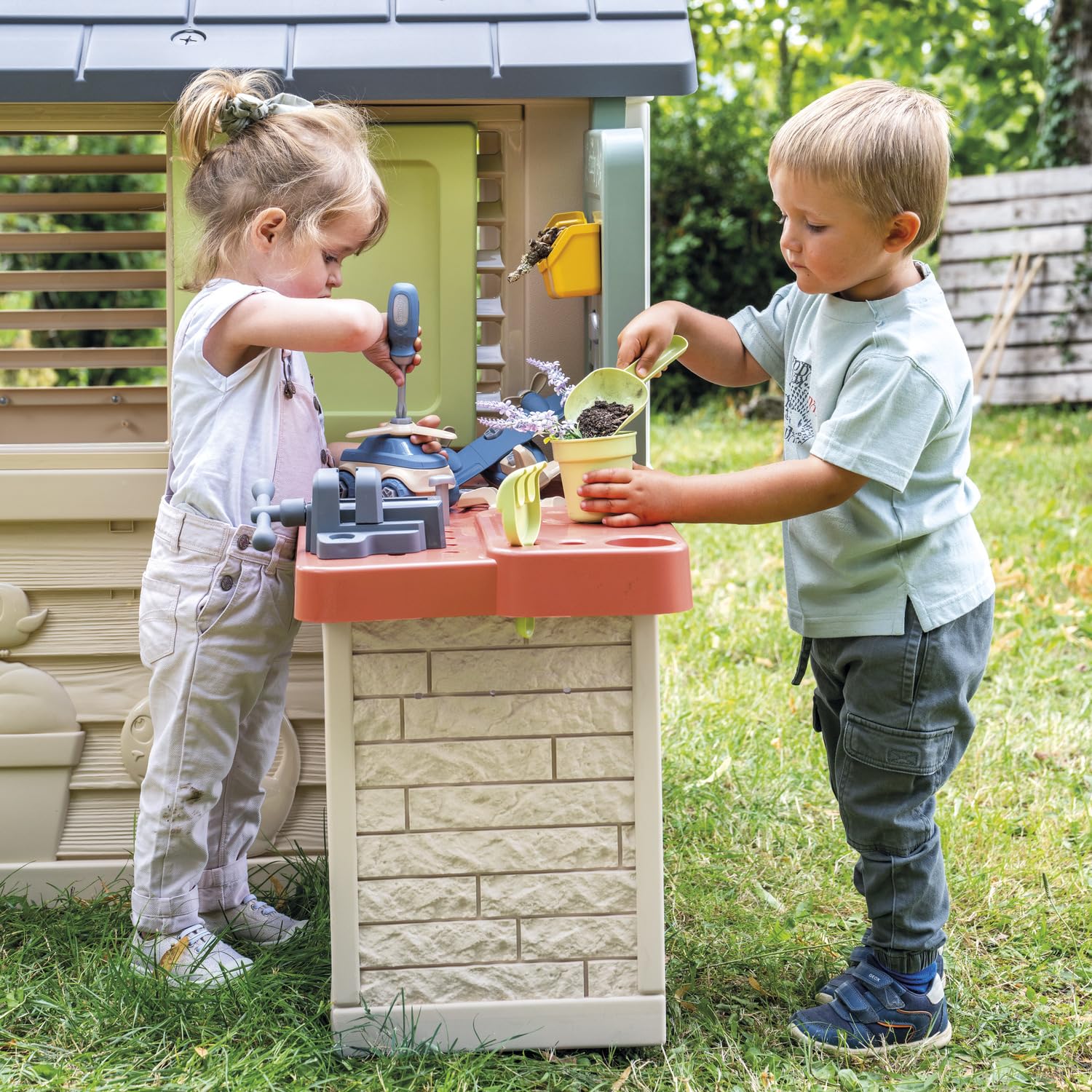 Smoby Life – Warsztat ogrodowy – Pasuje do wielu domów – Zrób to sam – 39 akcesoriów w zestawie – Zbuduj własny pojazd – Materiały z recyklingu – Dla dzieci w wieku 2+ lat – Wyprodukowano we Francji