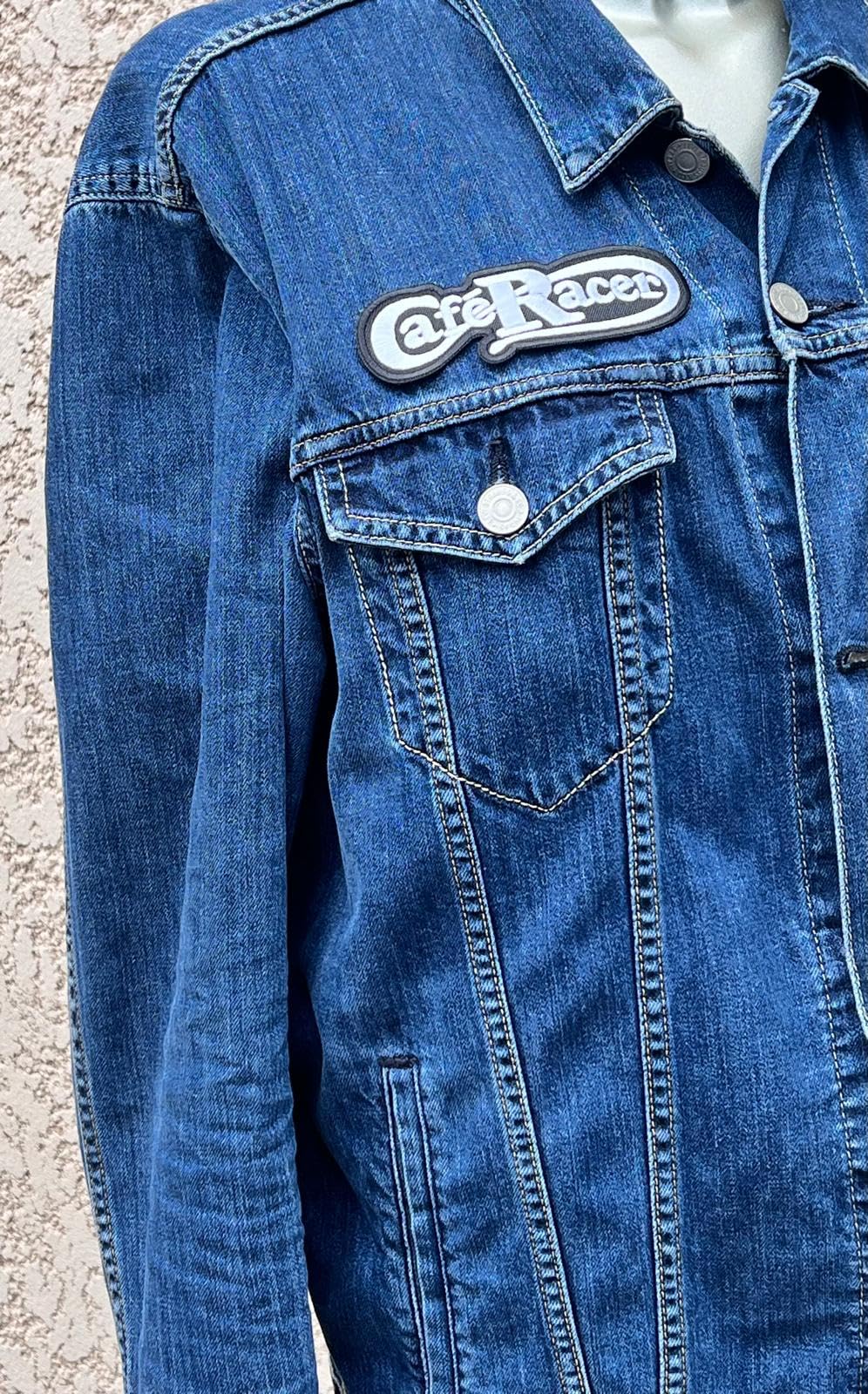 Toppa Termoadesiva Ricamata Biker Coffee Bar Cowboys 7,5 Cm - Patch Per Stoffa, Jeans E Giacche, Ideale Per Personalizzare Abiti E Accessori