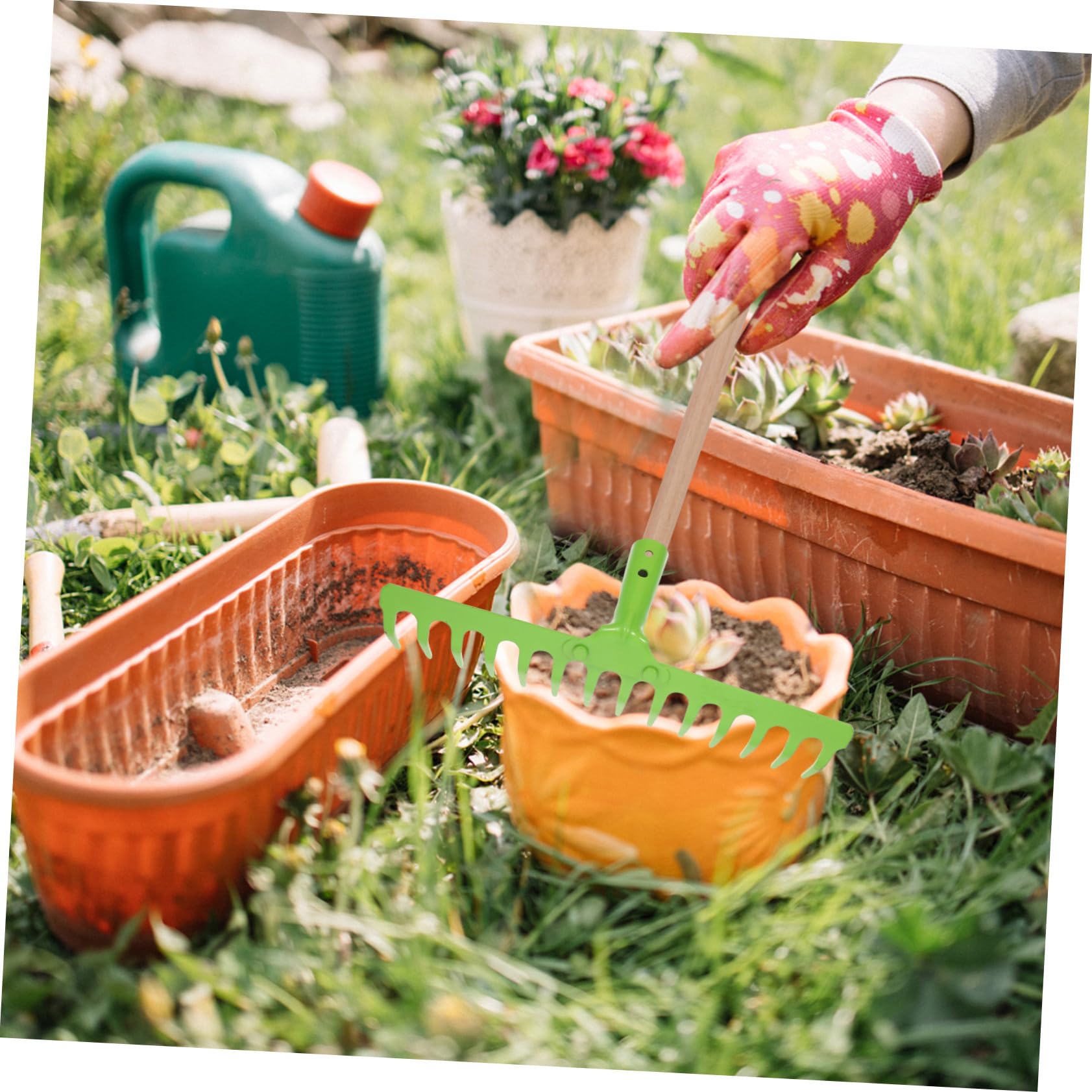 Multifunktionaler Gartenrechen Handrechen Bodenlockerungsrechen aus Mittelgekohltem Stahl für Rasenpflege und Unkrautentfernung im Garten