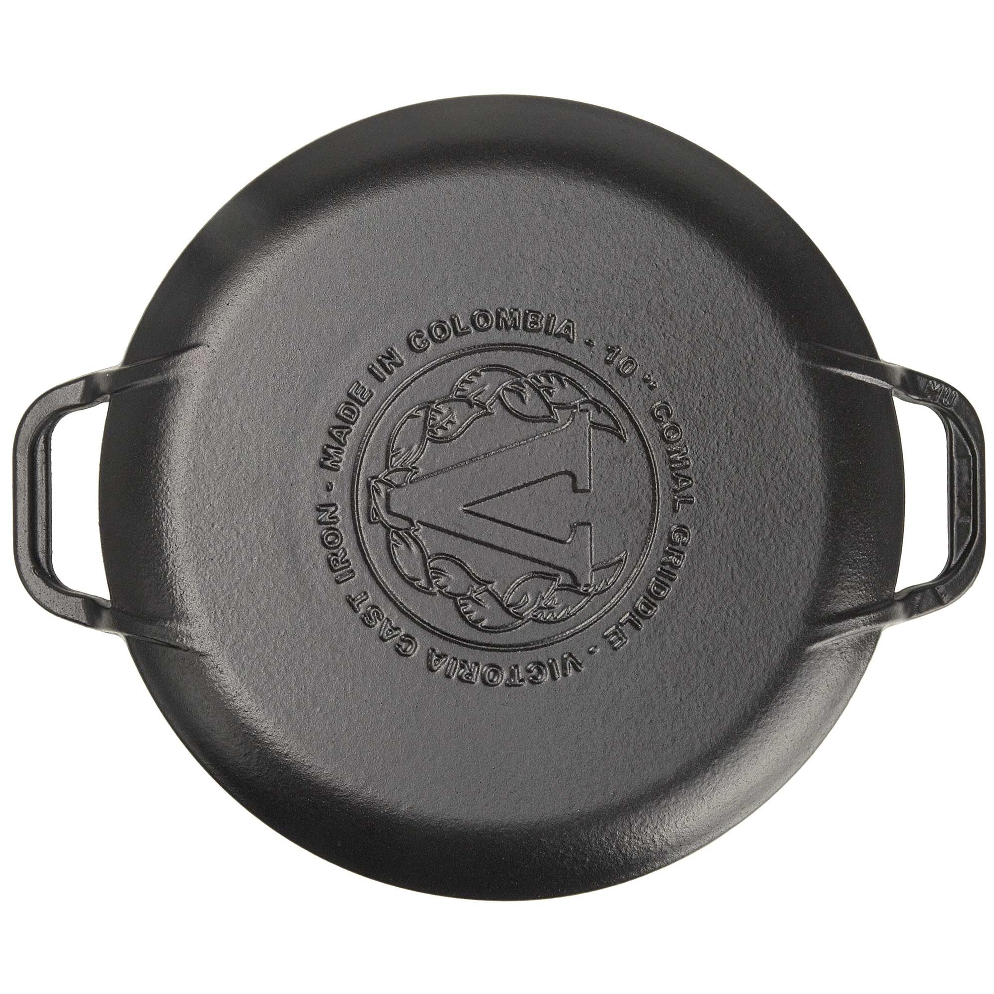 Victoria Teglia per Pizza Ghisa Smaltata, Induzione Piastra per Grigliare 25cm con Manici per Fuoco, Barbecue, Forno, Vetroceramica, Gas, Comal Priva di Sostanze Tossiche e senza PTFE