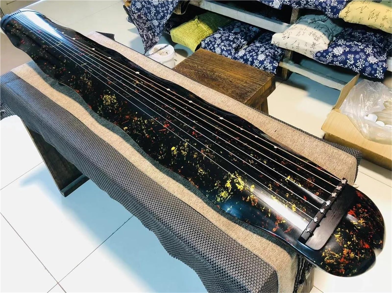 Chiński Instrument Strunowy W Kształcie Liścia Bananowca Ze Starego Drewna Cedrowego Guqin Guqin (chińska Cytra)
