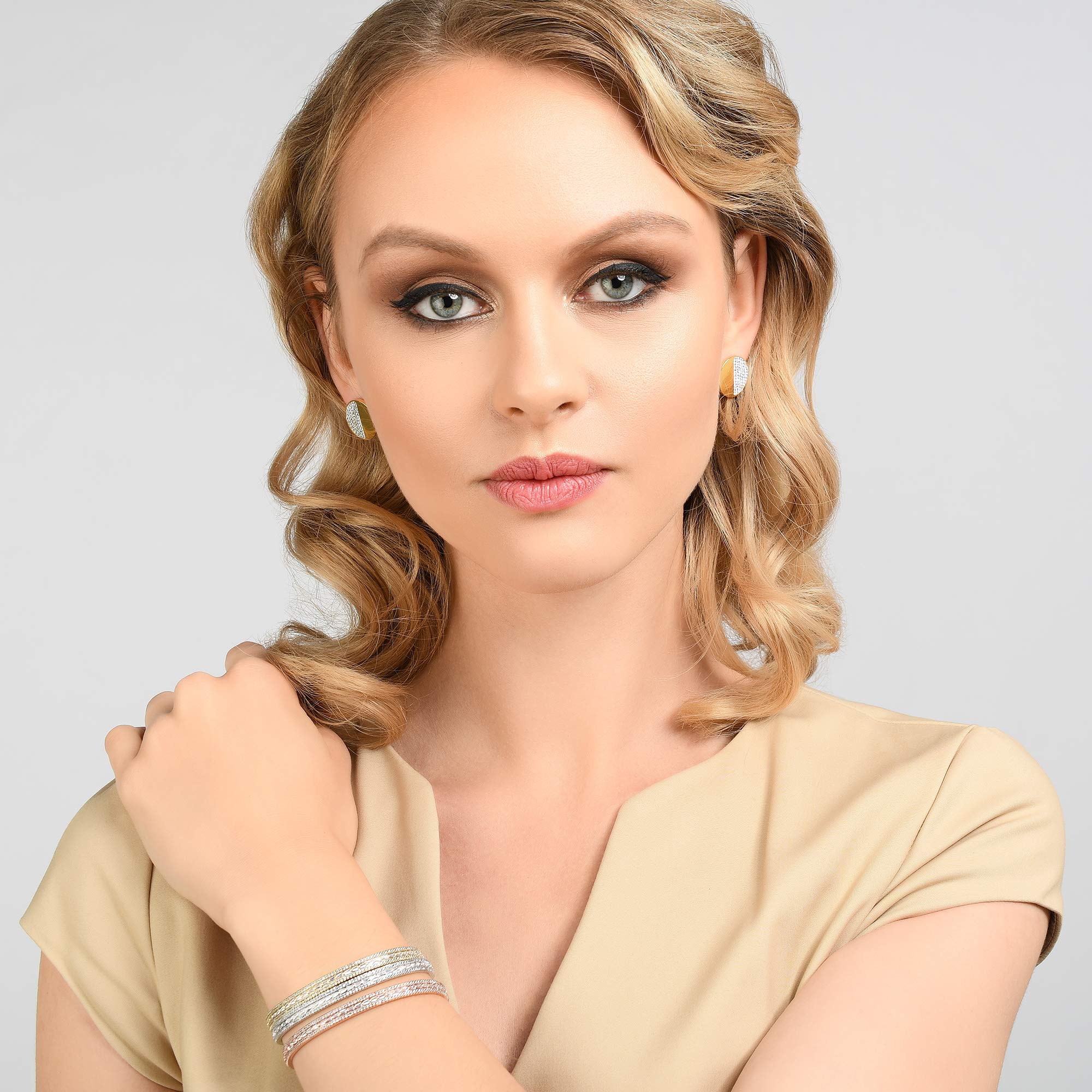 namana Armspange für Damen, Silber-, Gold- oder Roségold-Manschetten-Armband, besetzt mit Zirkonia, offener Armschmuck mit Geschenkbox