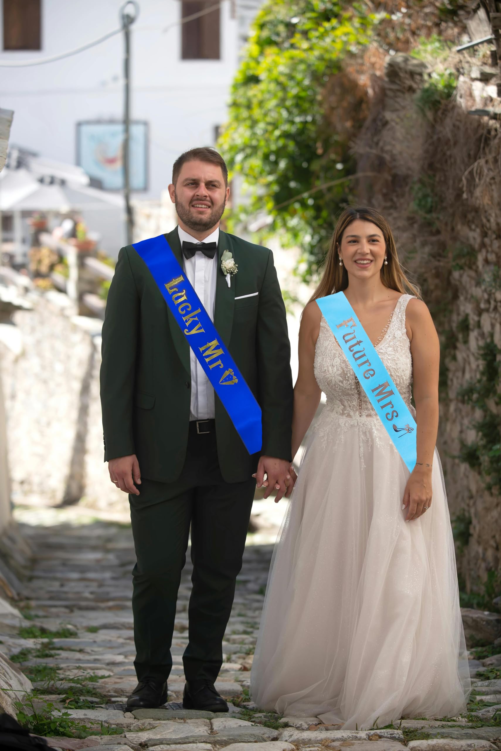 Écharpes « Bride To Be » Et « Groom To Be » à Paillettes Irisées - Lot De 2 écharpes En Satin Pour Enterrement De Vie De Jeune Fille Et Garçon - Cadeau De Fête Prénuptiale Personnalisable
