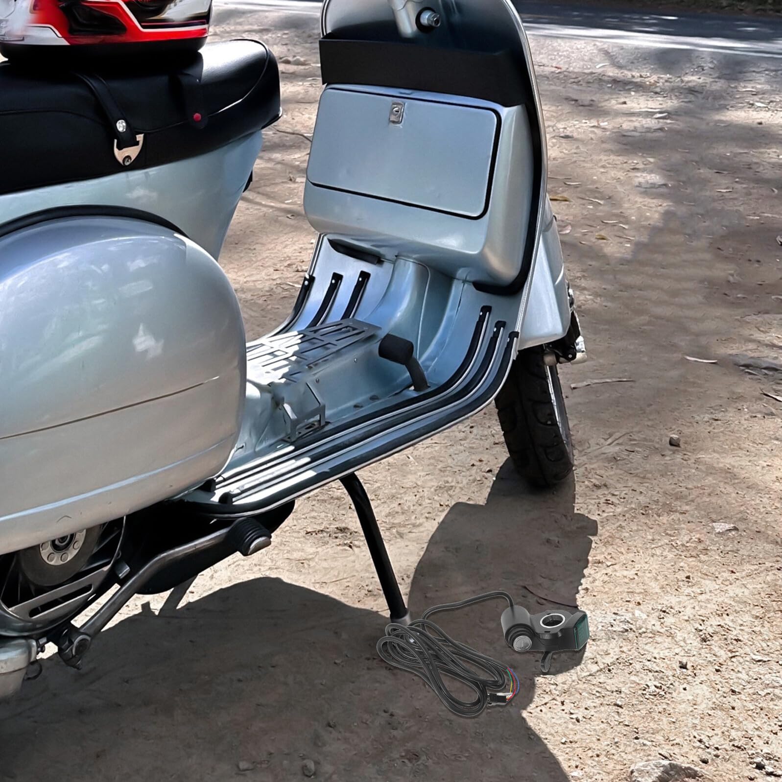 Blocco Accensione per Bici Elettrica e Scooter con Display Digitale Tensione, Interruttore Chiave e Acceleratore a Pollice, Compatibile Manubrio 22 Mm per Uso Urbano e Viaggi