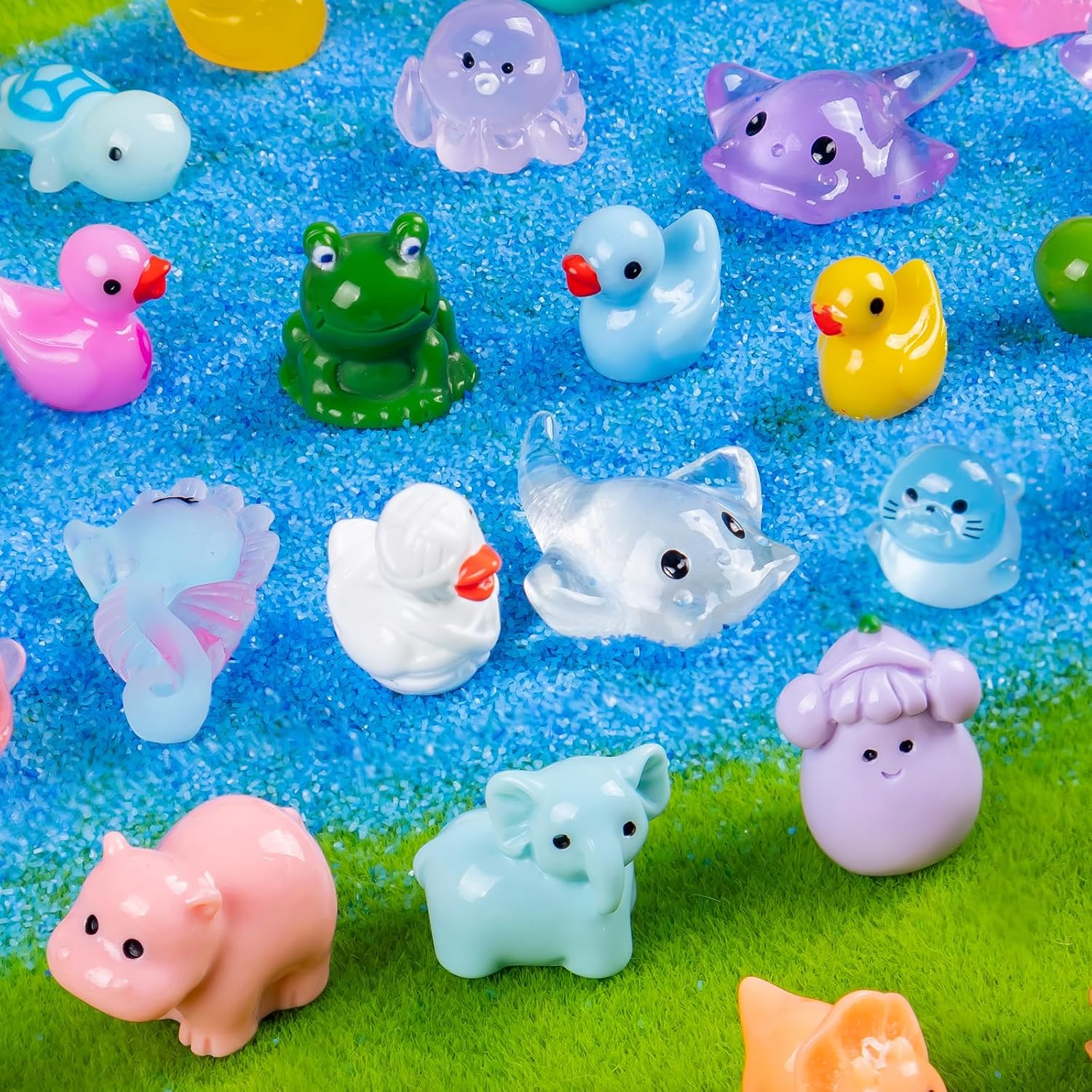 160pcs Mini Resin Animals Different 160 Styles Variety Tiny Small Animals Figure to Hide Luminous Glow in The Dark for Garden Dollhouse DIY Craft Decor Small Plastic Miniature Crafts Decor Aquarium
