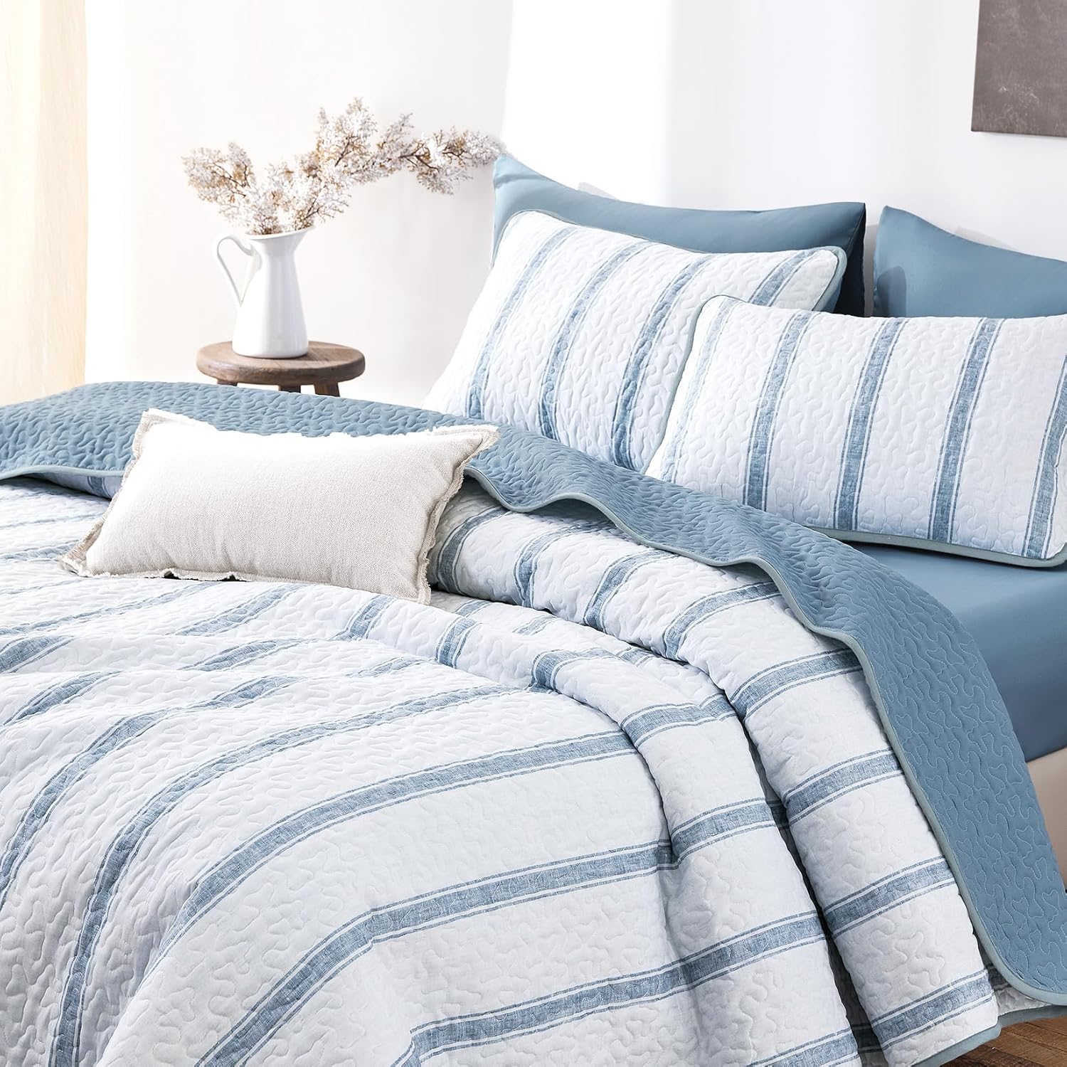 Wake In Cloud - Striped Quilt Set, Coastal Farmhouse Rustic Style with Vintage Neutral Stripe Pattern, Reversible Lightweight Bedspread Coverlet, 3 Pieces, Greyish Blue, Twin/Twin XL Size