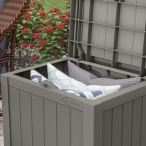 Miniatura 6 de Suncast Paquete de 2 cajas de almacenamiento pequeñas de 22 galones para interiores o exteriores, con atractivo asiento de banco y tapa reforzada,