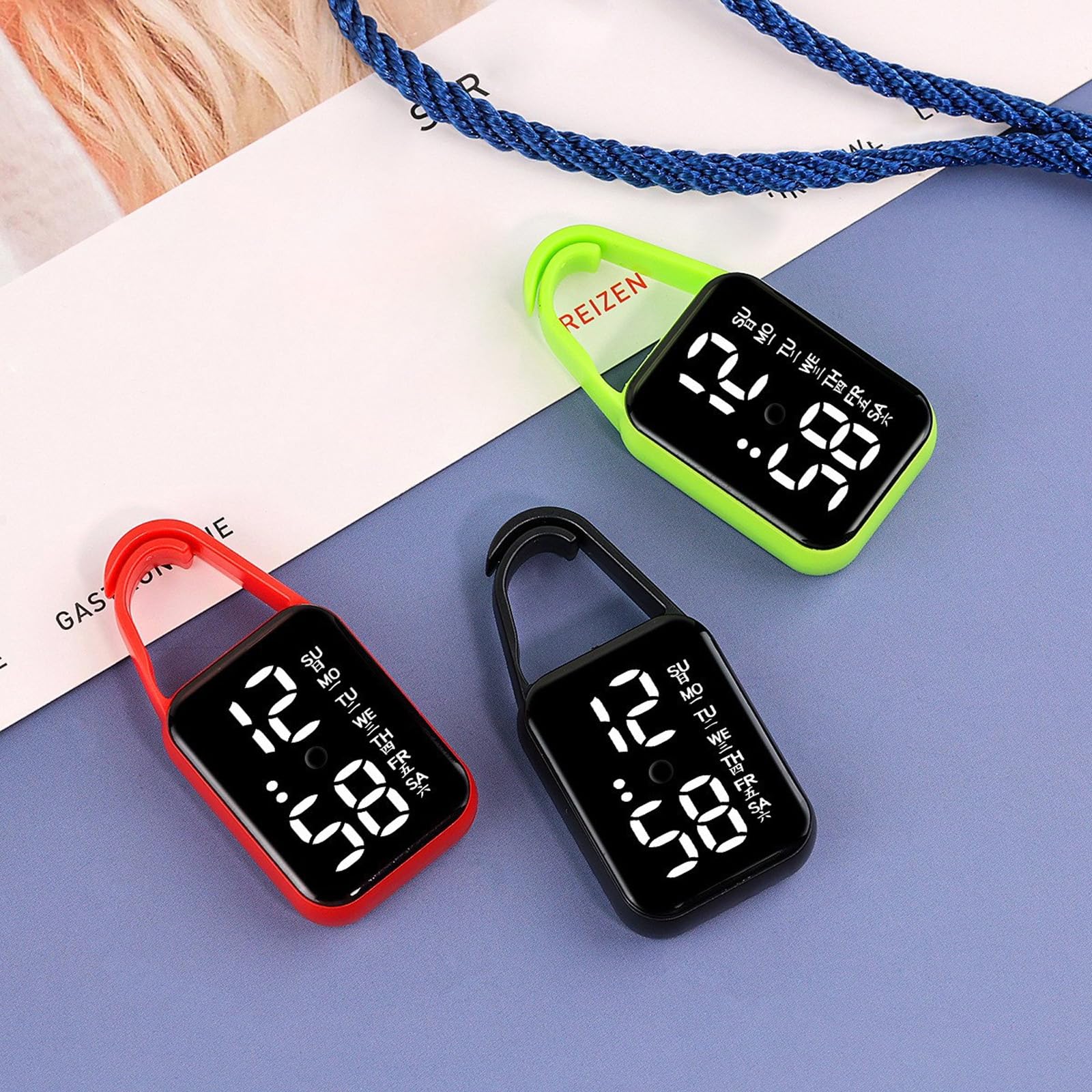 Llavero de luz nocturna con reloj digital táctil para estudiantes