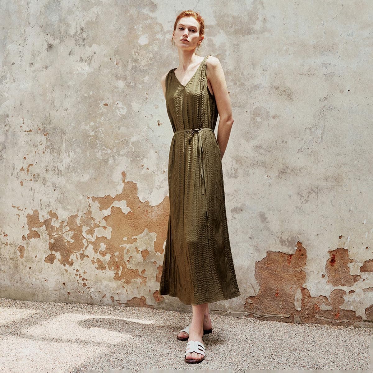 URBAN REVIVO Womens Summer Sleeveless Dresses 2025 V Neck Long Maxi Dress Casual Spaghetti Beach Sun Dress - Image 7