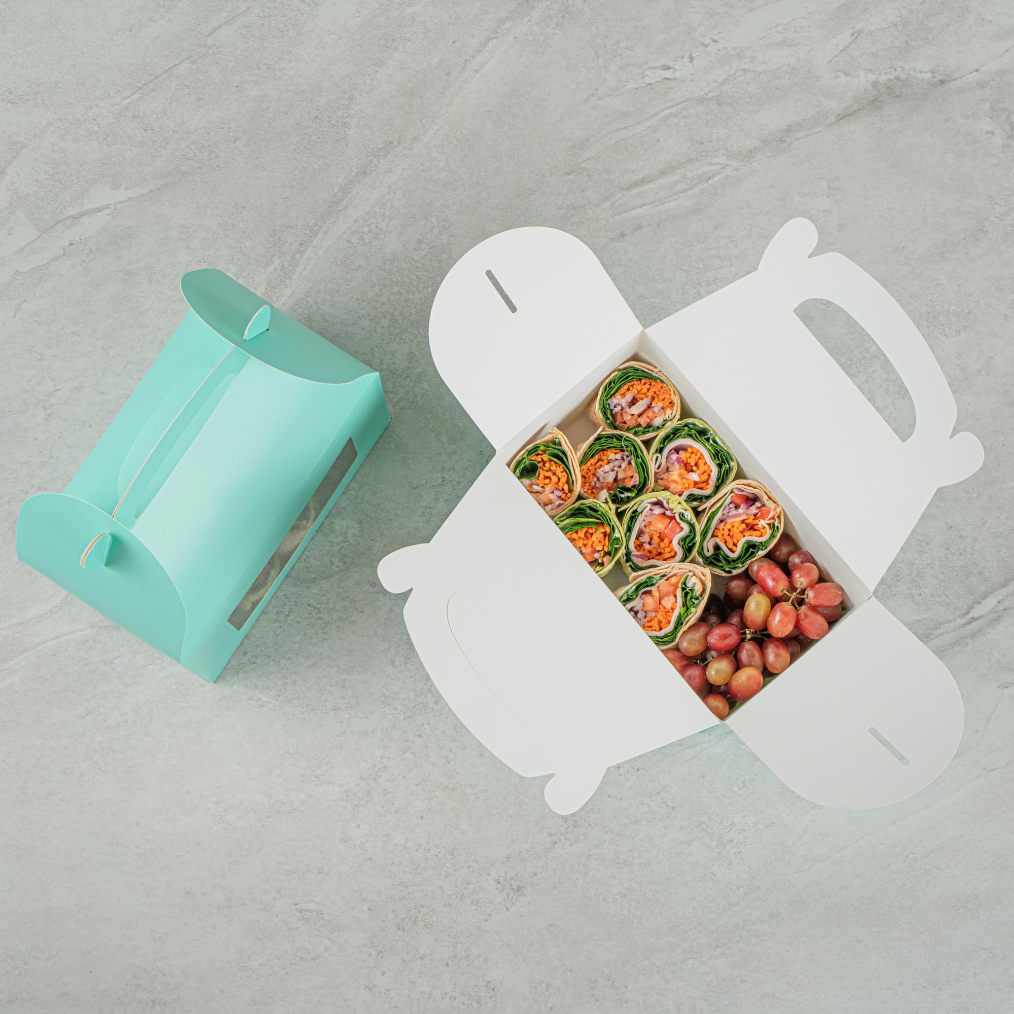 Restaurantware Bio Tek - Cajas a dos aguas de 8.5 x 4.8 x 5.5 pulgadas para recuerdos de fiesta, 100 atractivas cajas de regalo, ventana de PET transparente, con asa integrada, cajas de granero de