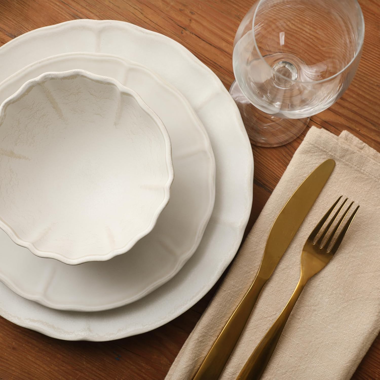 Gibson Elite Vista Rossio - Made In Portugal - 12 Piece Dinnerware Set for 4, White Ceramic Plates and Bowls Sets, Stoneware Dishware Set with Scalloped Edge, Dinner Plates Salad Plates & Cereal Bowls