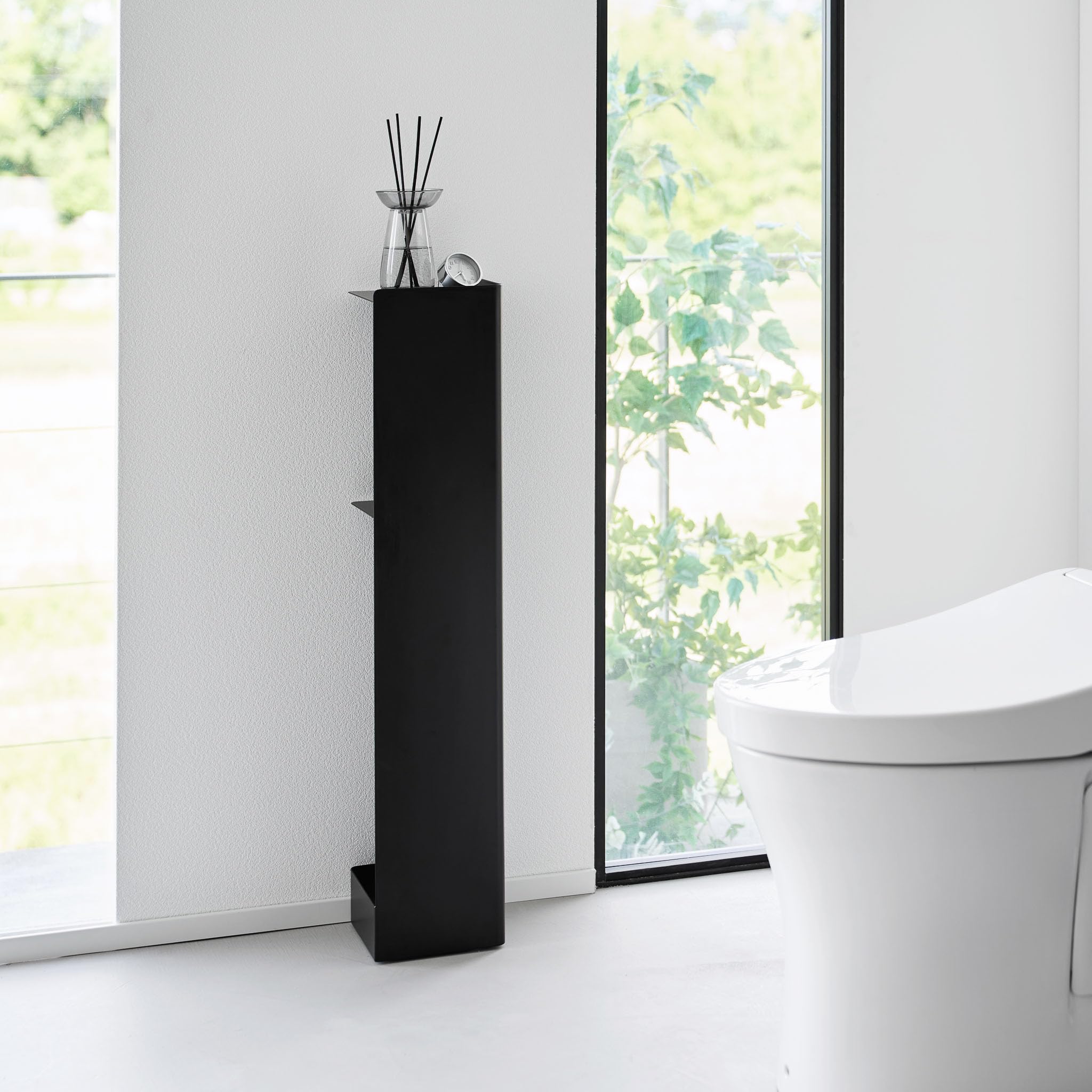 Yamazaki 1490 Tower Toilettenpapierhalter mit Rollen, schwarz, Stahl/Magnet, minimalistisch, 16 x 16 x 80,5 cm