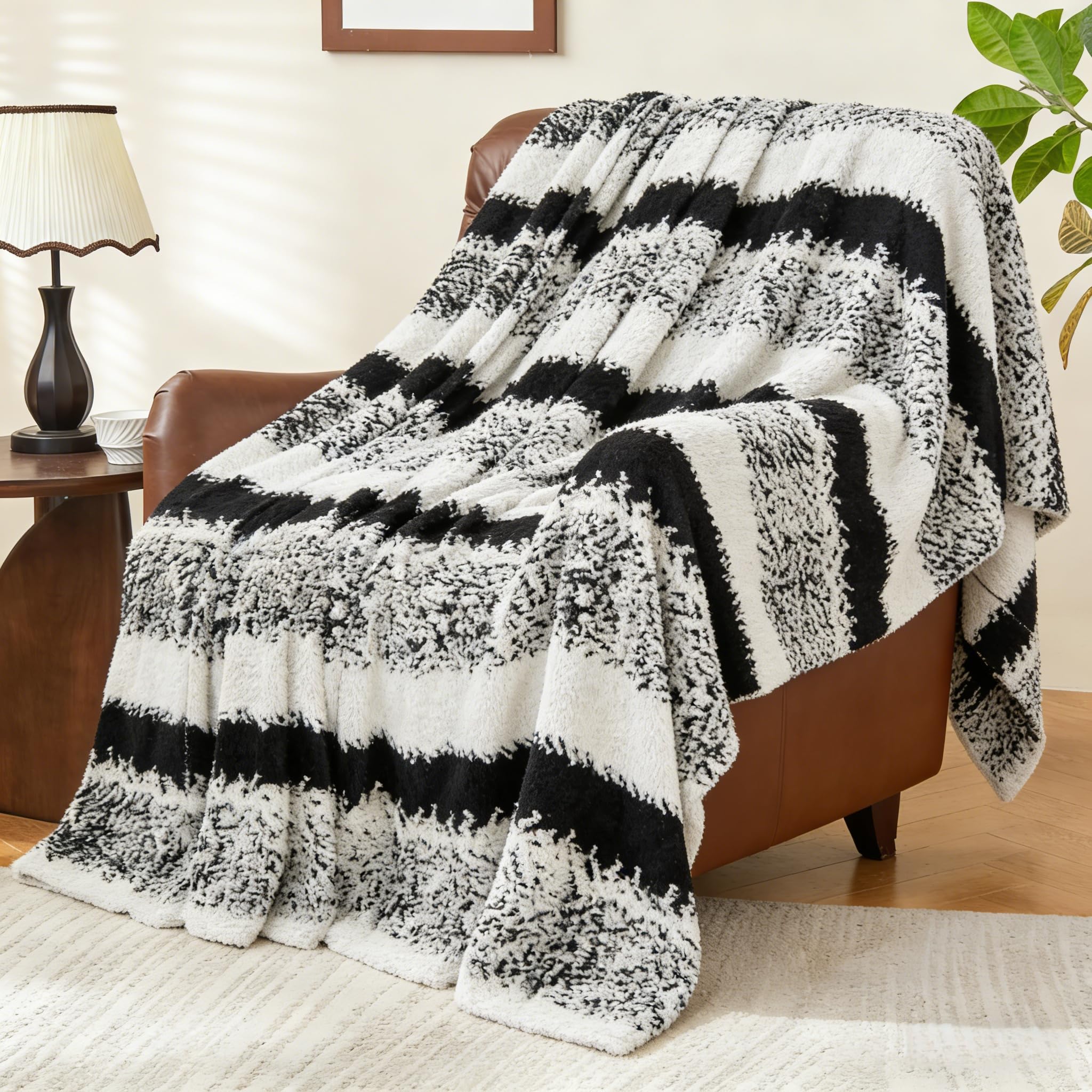 Sivlefoss Black White Fleece Throw Blanket Faux Fur Fluffy Bed Blanket Soft Cosy Warm Large Blanket for Bed Sofa Car,Snowflake Stripes 150x200cm — image 1