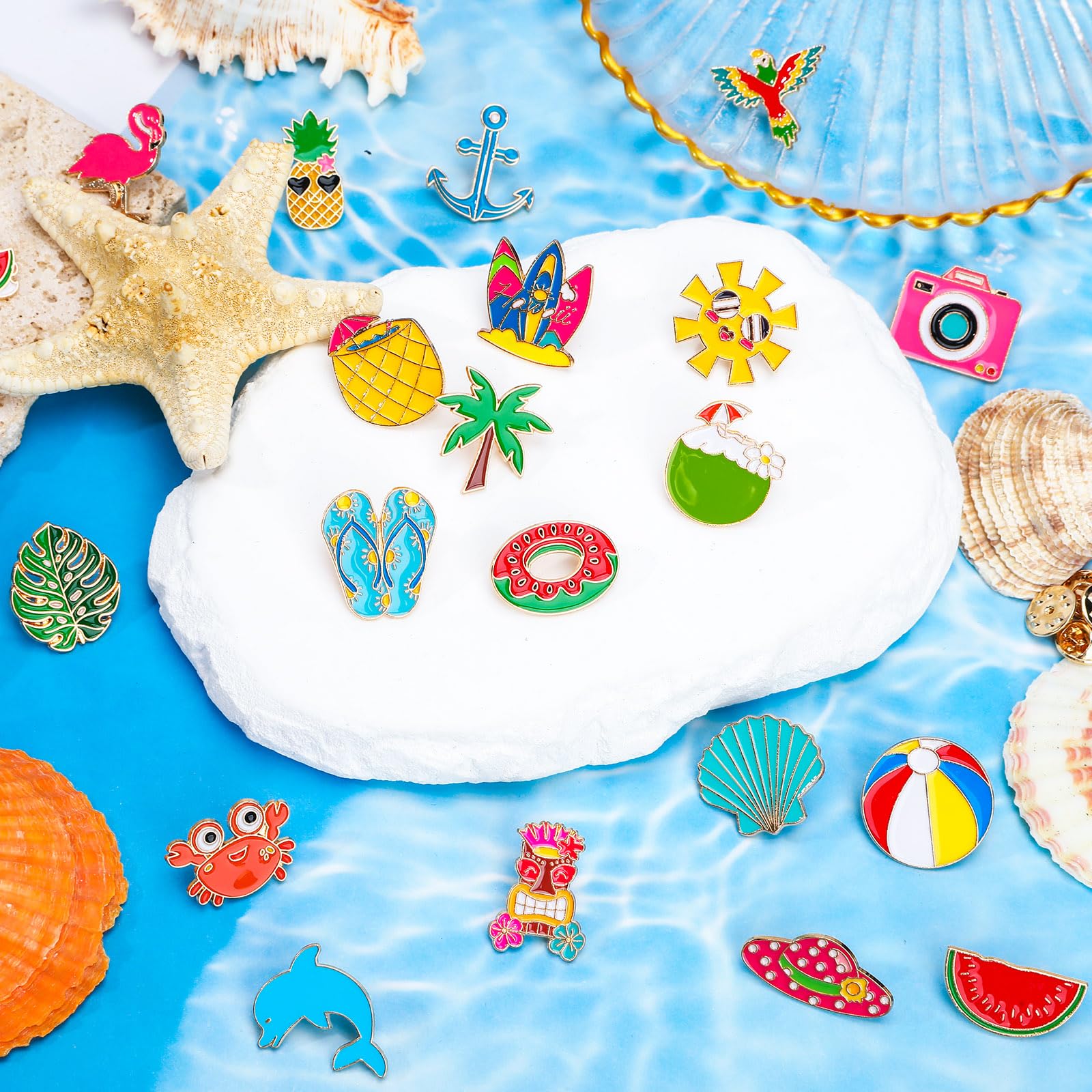 SANNIX Lot De 60 Pins Émaillés Sur Le Thème De L'été (Plage, Pastèque, Planche De Surf, Cocotier) – Badges Et Broches Décoratifs Pour Sacs À Dos, Vêtements, Sacs, Chapeaux Et Accessoires, 30 Styles