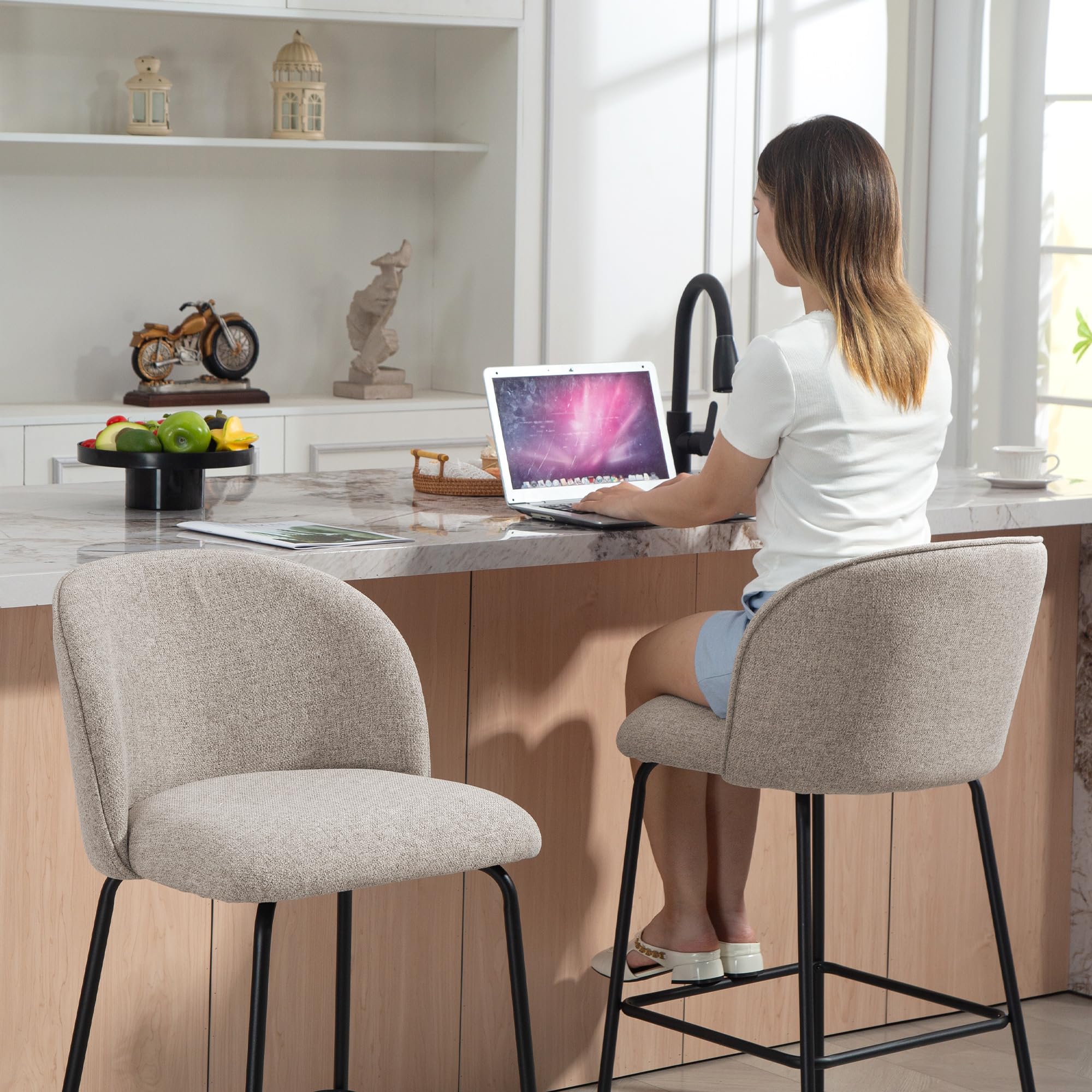 HOMCOM Set 2 Sgabelli Bar con Schienale Ergonomico con Poggiapiedi Grigio | Sgabelli Cucina in Lino, Gambe in Acciaio, Seduta Ampia Imbottita, Sedie Bar Alte per Soggiorno, Sala da Pranzo, Cucina