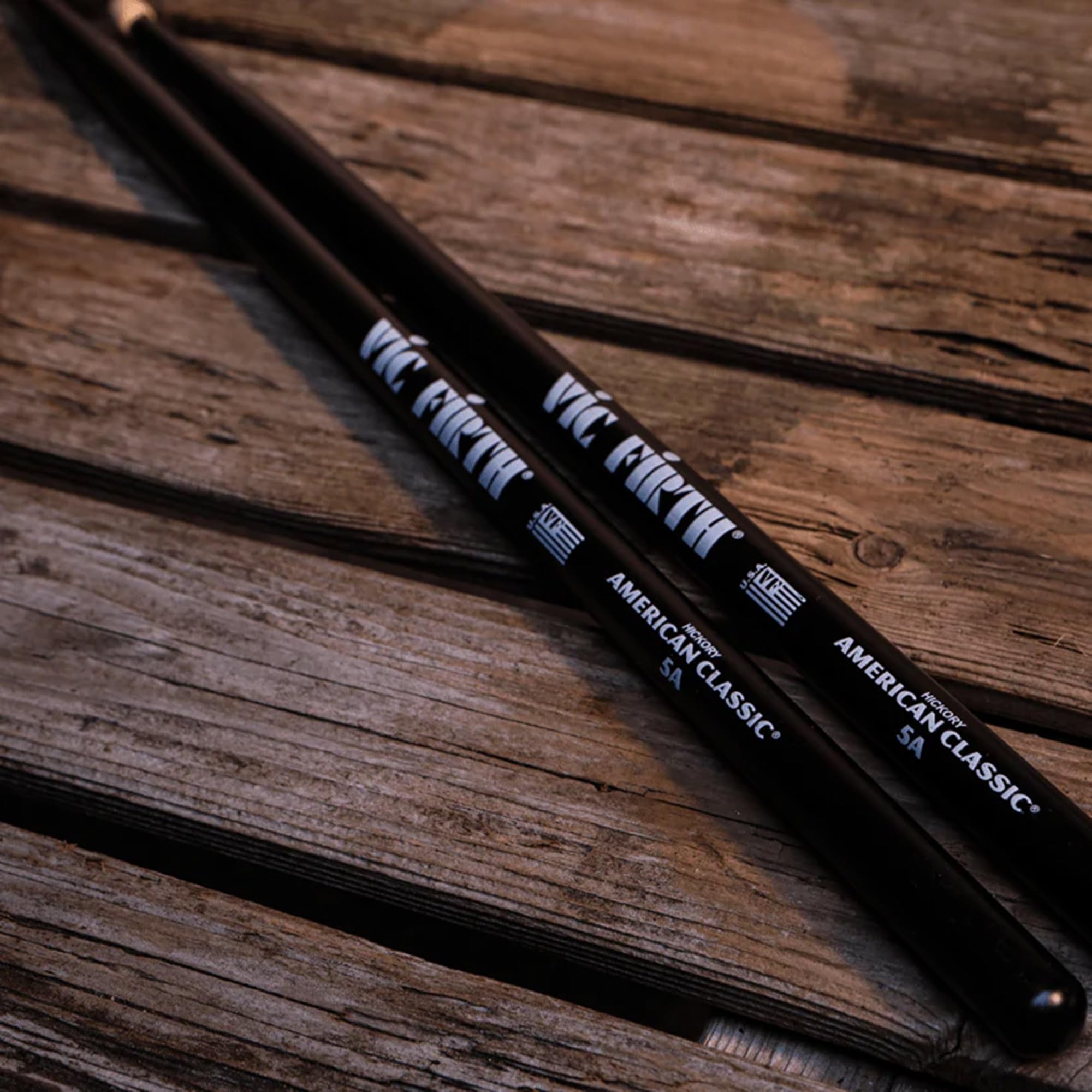 Vic Firth American Classic® Series Drumsticks - 5AB - American Hickory - Holz Tip - Schwarz - 4 Paar Value Pack