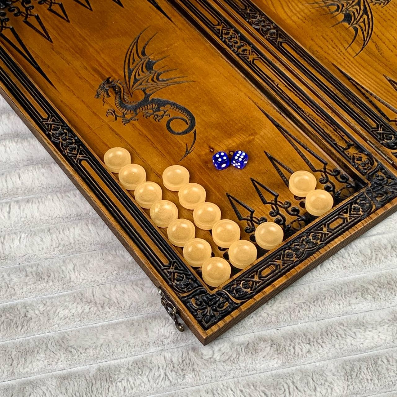 Juego de backgammon de madera de lujo hecho a mano – Tabla de tilo premium de 45,72 cm con azulejos de resina y dados, tablero de juego personalizado – Juego elegante para adultos coleccionistas