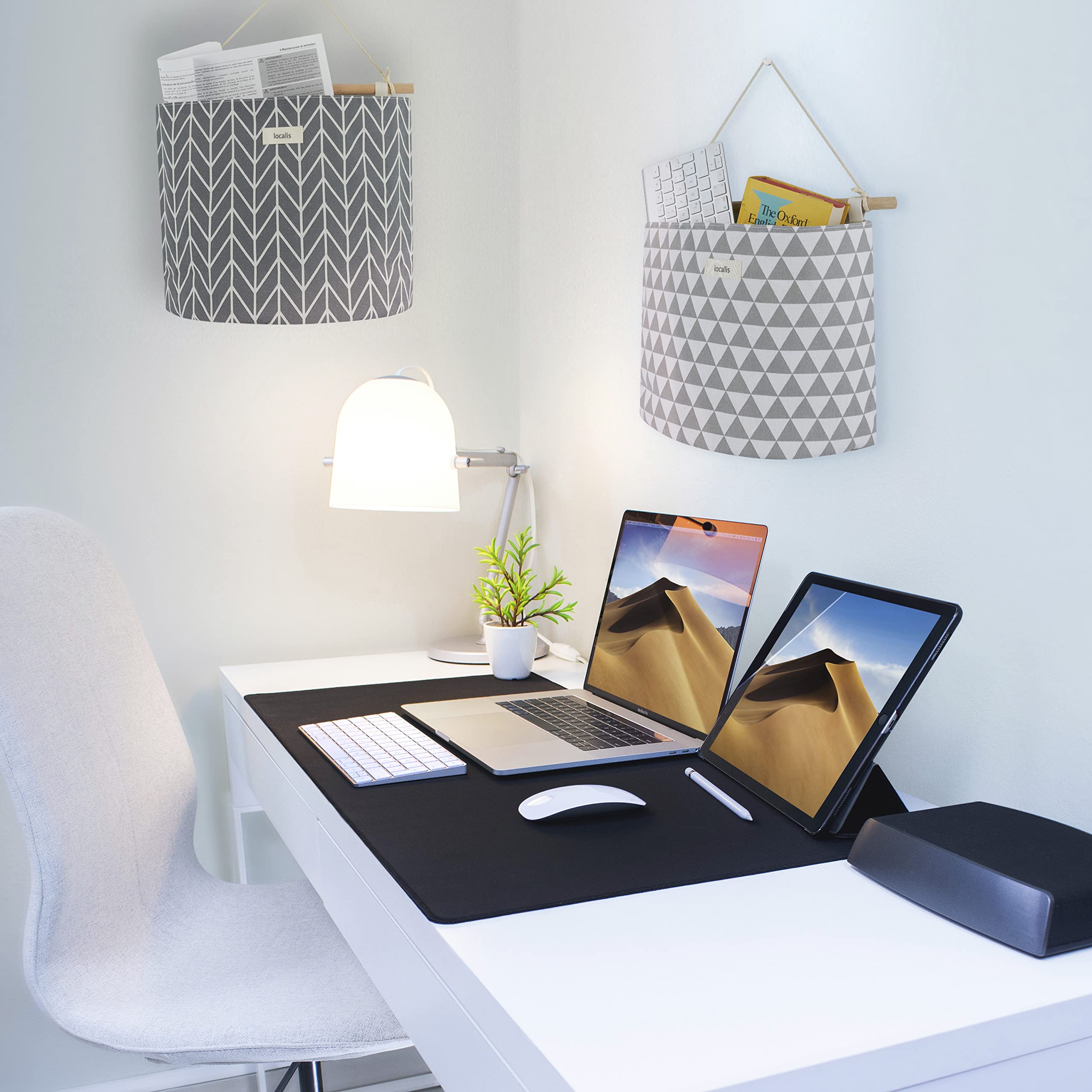 Hängetasche XXL - Stoff, mit Innenfutter - Hängeaufbewahrung, Hängeorganizer, Wandorganizer, Wandtasche - ideal für Home Office, Diele, Bad, Kinderzimmer - 35x15x28 cm (graue Dreiecke)