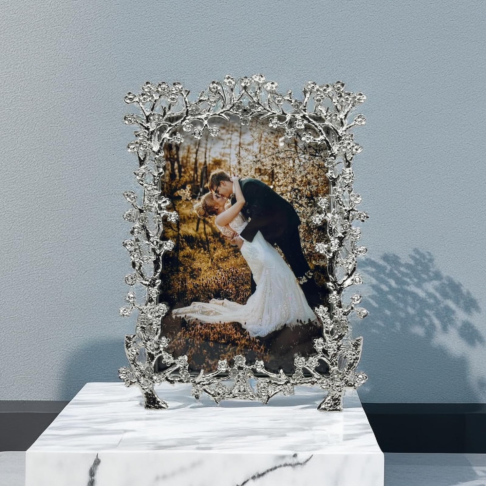 作者不詳●鉄の重厚感のあるお洒落な 写真立てです！● Amazon.co.jp: KKpxafl レトロメタルフォトフレーム 01 : ホーム＆キッチン