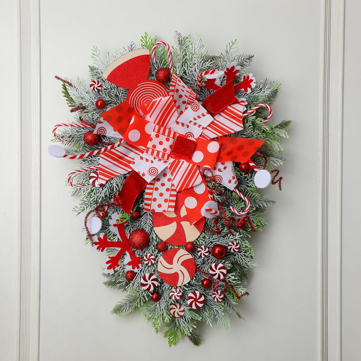 Kichvoe Christmas Wreath Unique Front Door Decor Eye-catching Holiday Pendant Easy to Install for Festive Wall Hanging Material