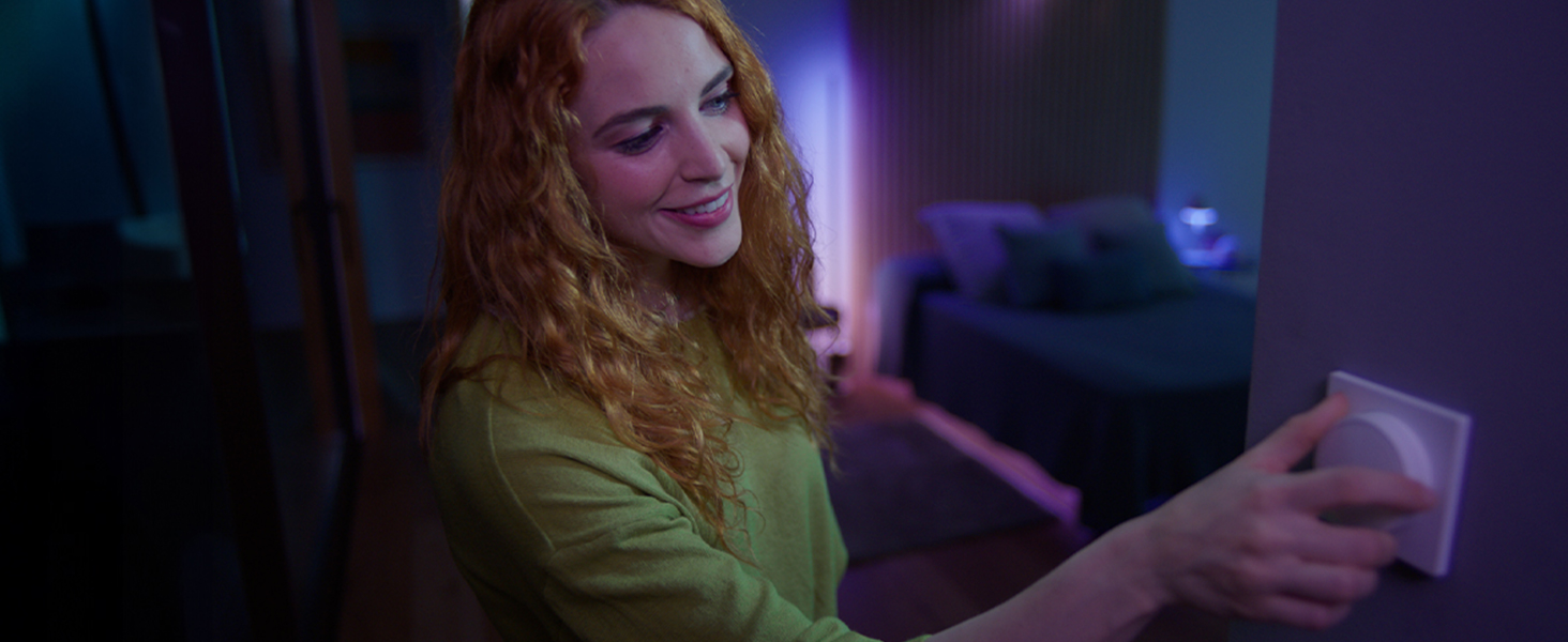 Amazon.com: Philips Hue Bluetooth Smart Lightstrip Plus 2m/6ft