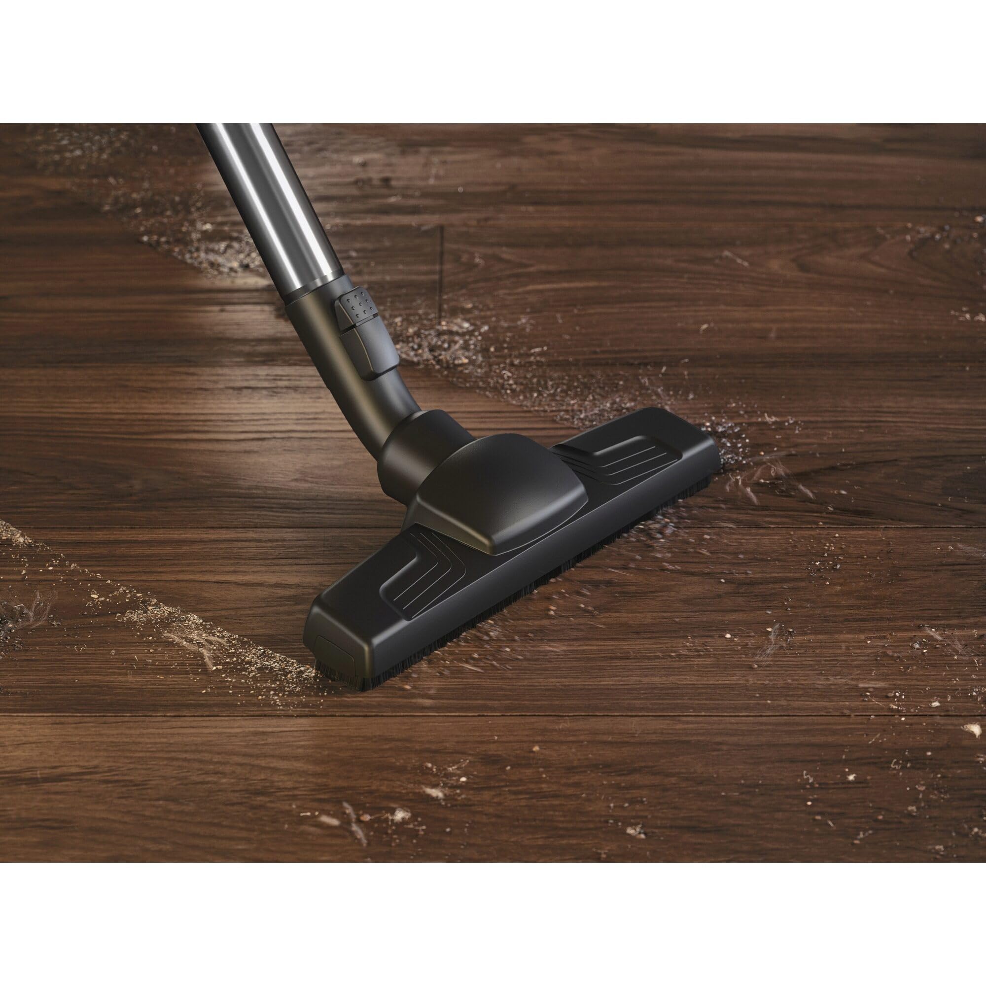AEG Staubsauger mit Beutel, besonders leise 64 dB, kraftvolle 750 W, ergonomischer Handgriff, 12 m Aktionsradius, HEPA Allergy Plus Filter, AllFloor Düse für Hart- und Teppichböden, Schwarz, VX83‑2EBR | 750 W, 3,5 l, Geräuschpegel 64 dB(A), Staubsauger mi