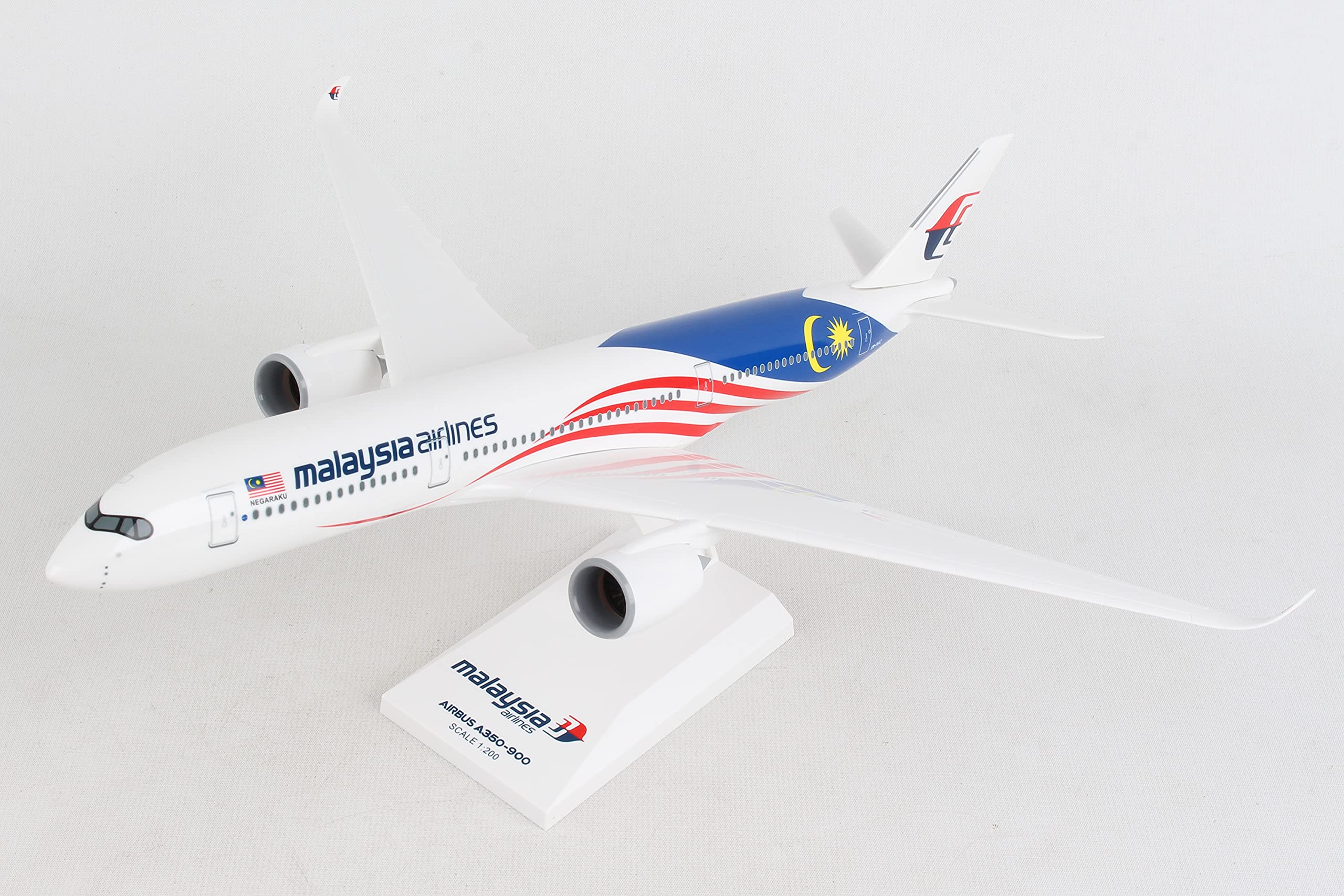 Amazon.com: Daron SkyMarks Malaysia A350-900 1/200 (SKR1073