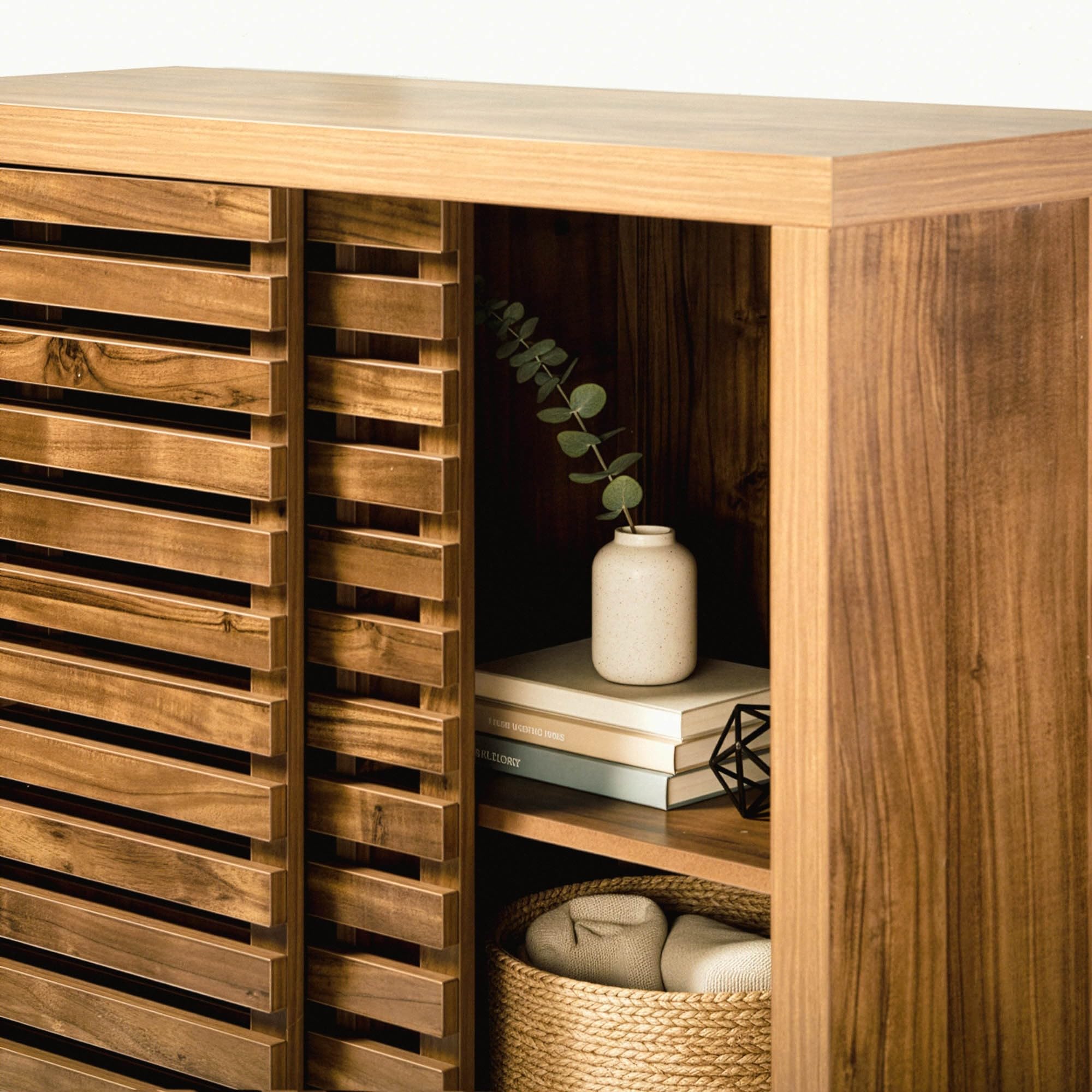 Calicosy Aparador Liam 2 puertas correderas con hojas caladas, decoración de madera | Mueble de almacenamiento, para sala de estar, dormitorio, entrada, 80 x 29 x 88,5 cm