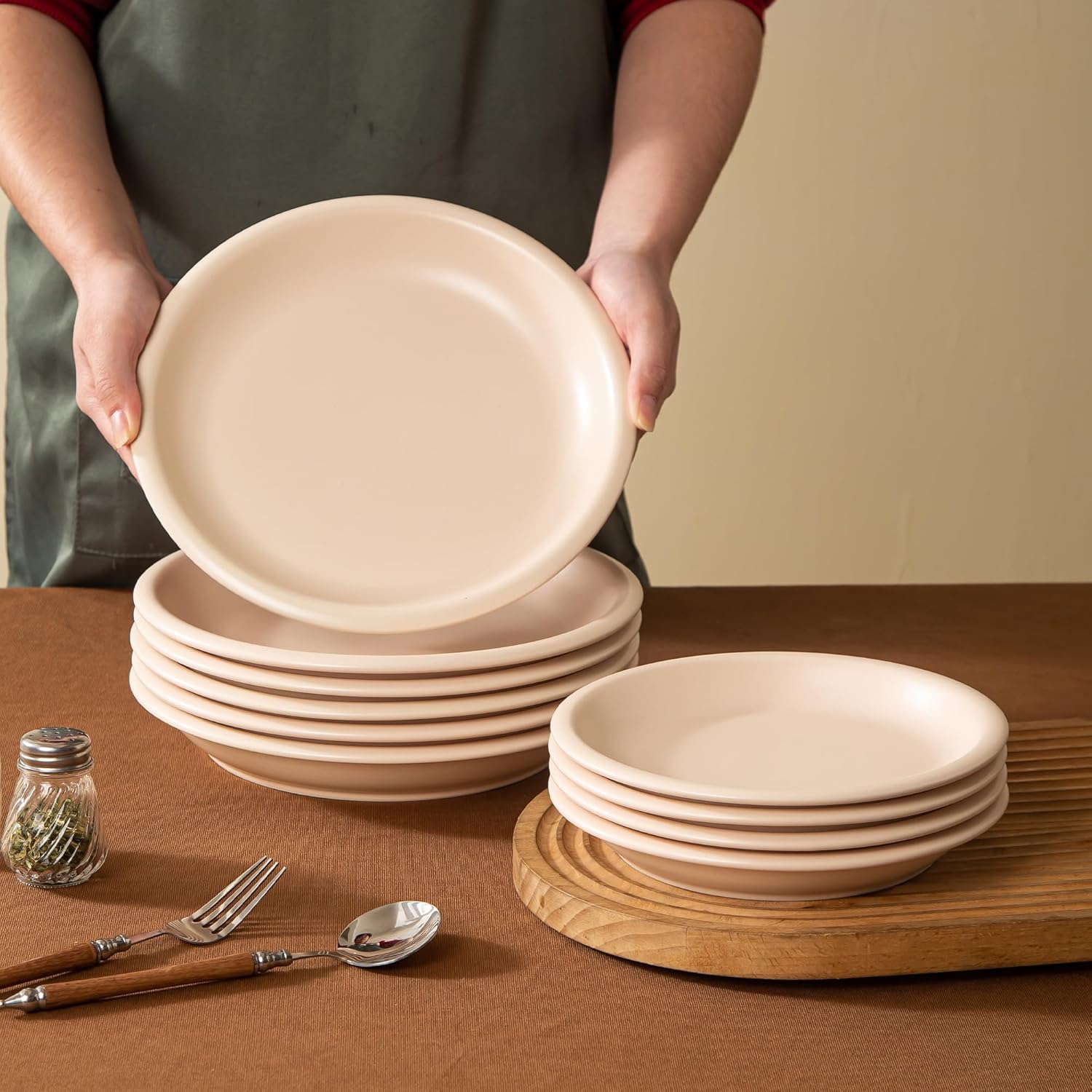 Timeworn Clay Dinner Plates, Set of 4 Hand-Finished 10.25-Inch Stoneware Plates, Large Main Course Plate, Microwave and Dishwasher Safe, Creamy White