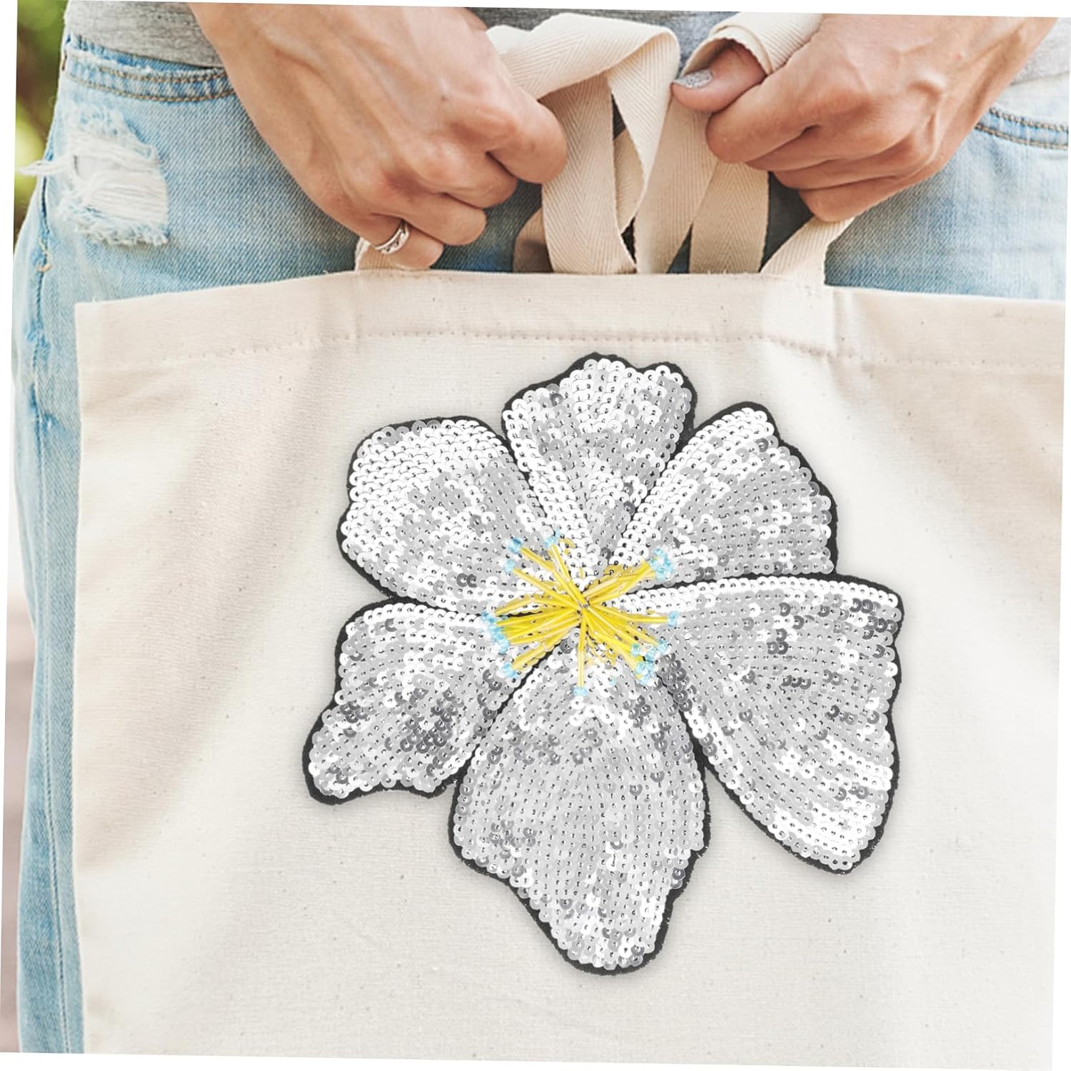 VILLCASE 2pcs Flower Sequin Appliques Sparkling Floral Embellishments for Costumes DIY Projects Garment Accessories for Stage Performance Creative Sewing