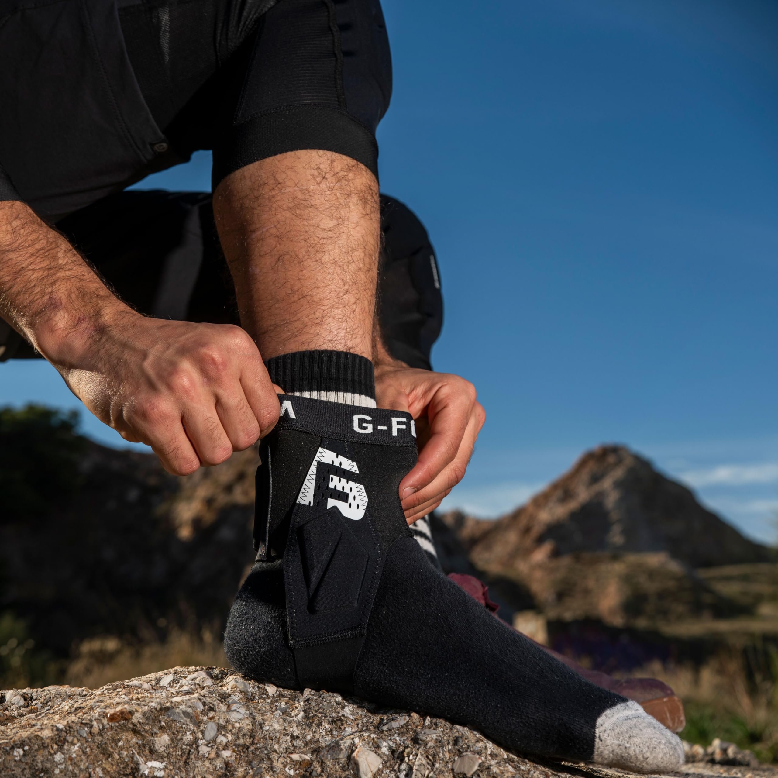 G-Form X4 protectores de tobillo negro