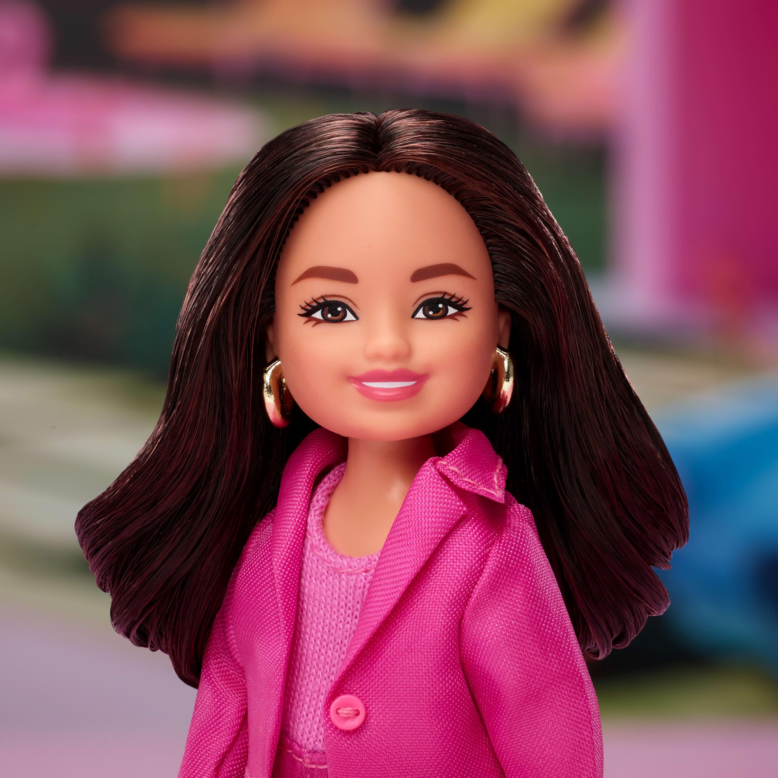 Barbie Movie Filmowy zestaw prezentowy Chelsea, kolekcjonerski 4-pak lalek: Barbie, Ken, Prezydentka i Gloria, zdejmowane ubranka, zabawki dla dzieci 3+, JBH77