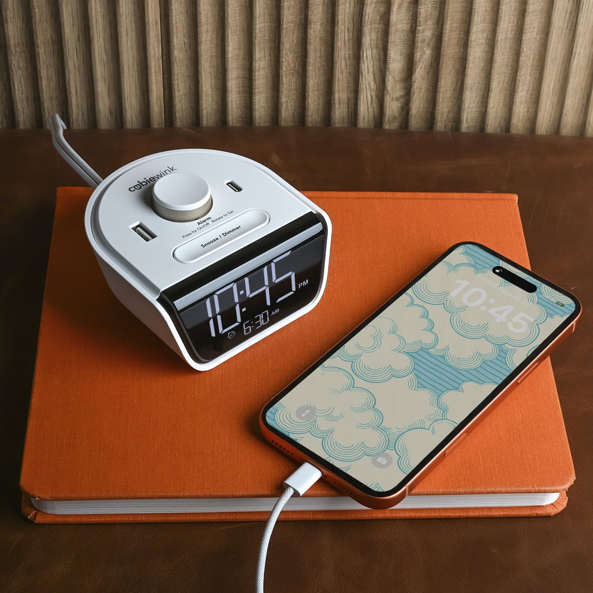 Brandstand CubieWink - Reloj despertador de carga con puertos USB (blanco)