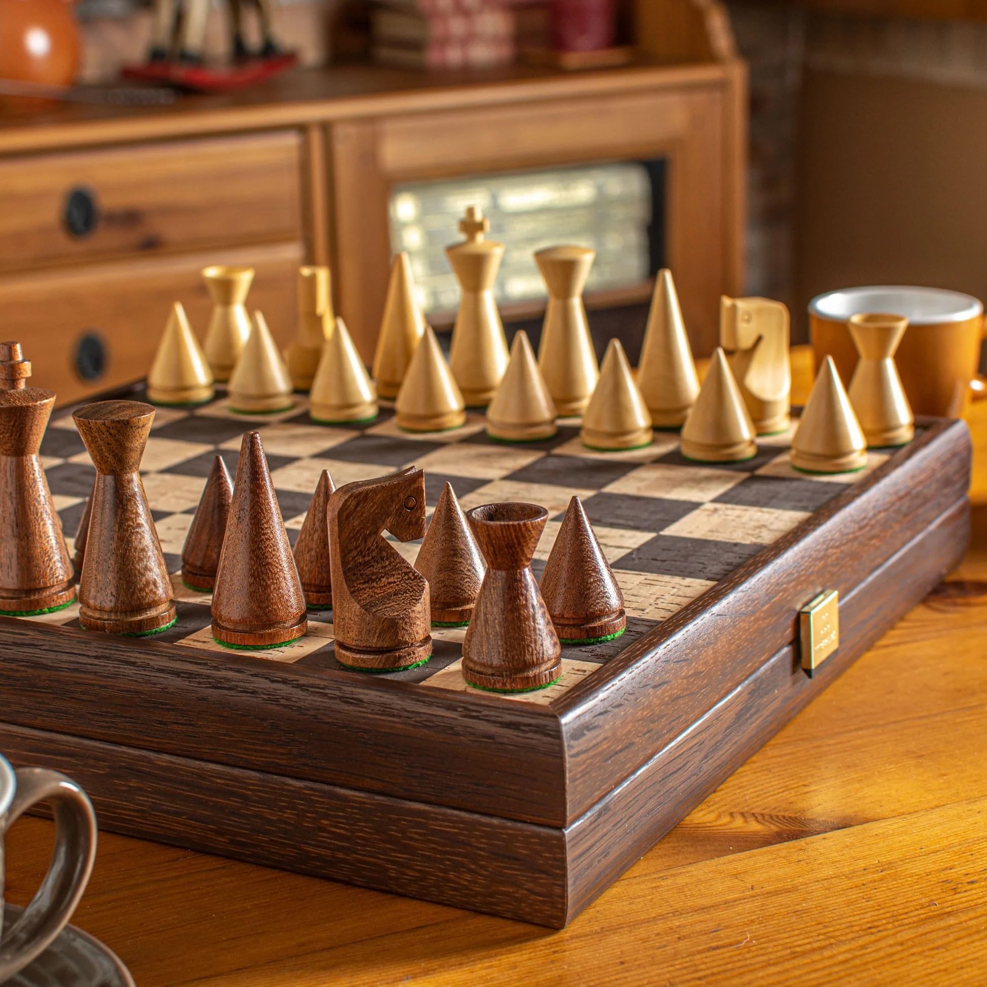 Juego de ajedrez de corcho natural Manopoulos de lujo, con piezas de ajedrez de madera modernas, juego premium hecho a mano en Grecia por expertos (40 cm), adultos mayores de 14 años