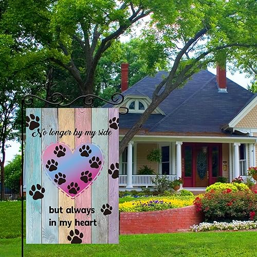 Miniatura 3 de MEFENG - Bandera de jardín con texto en inglés "No Longer By My Side But Always In My Heart" - Bandera de jardín con estampado de patas de madera de