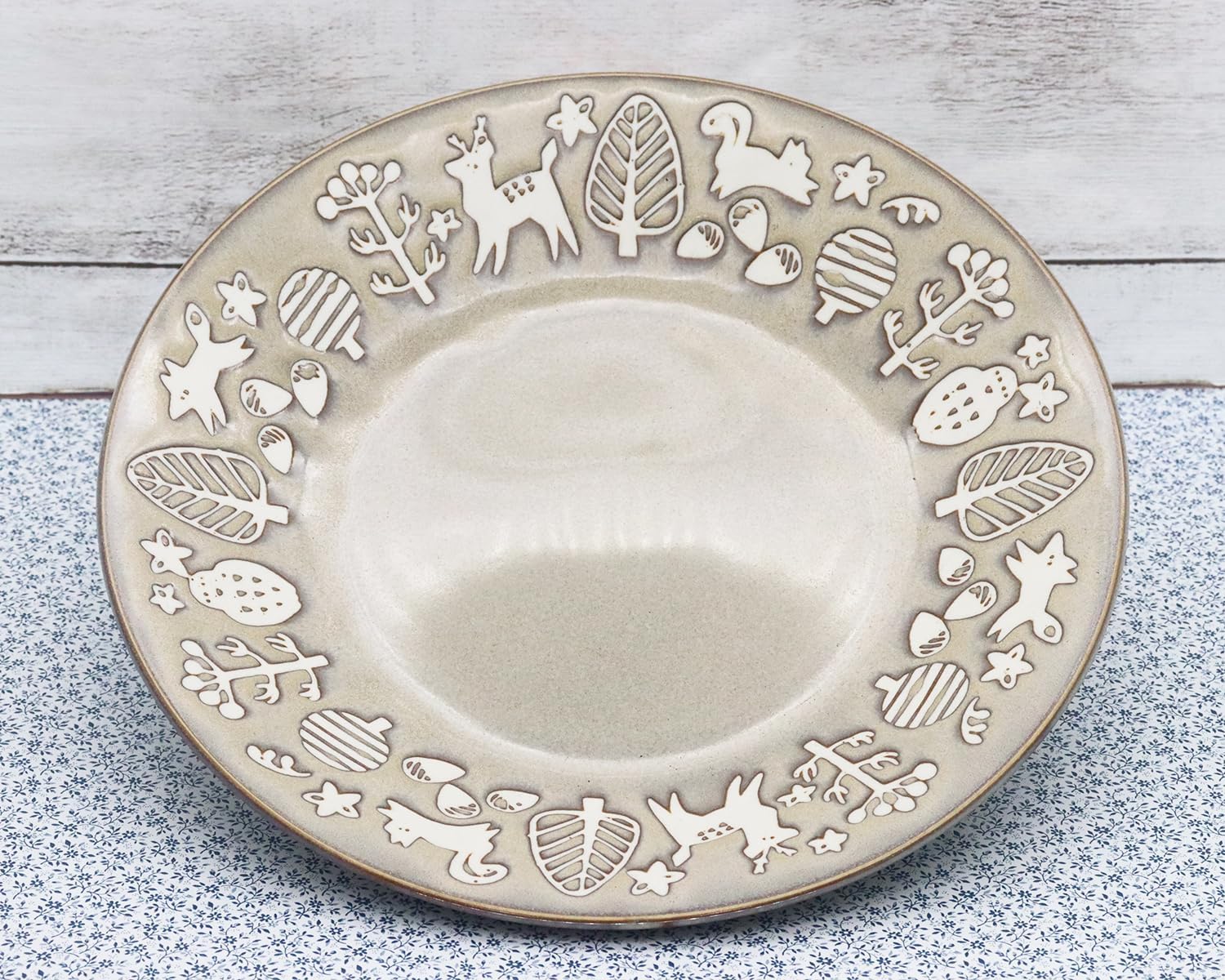 Castle Enterprise Meat Plate, 9.1 inches (23 cm), Winter, Mino Ware, Cute Animals, Scandinavian Style, Vintage Tableware