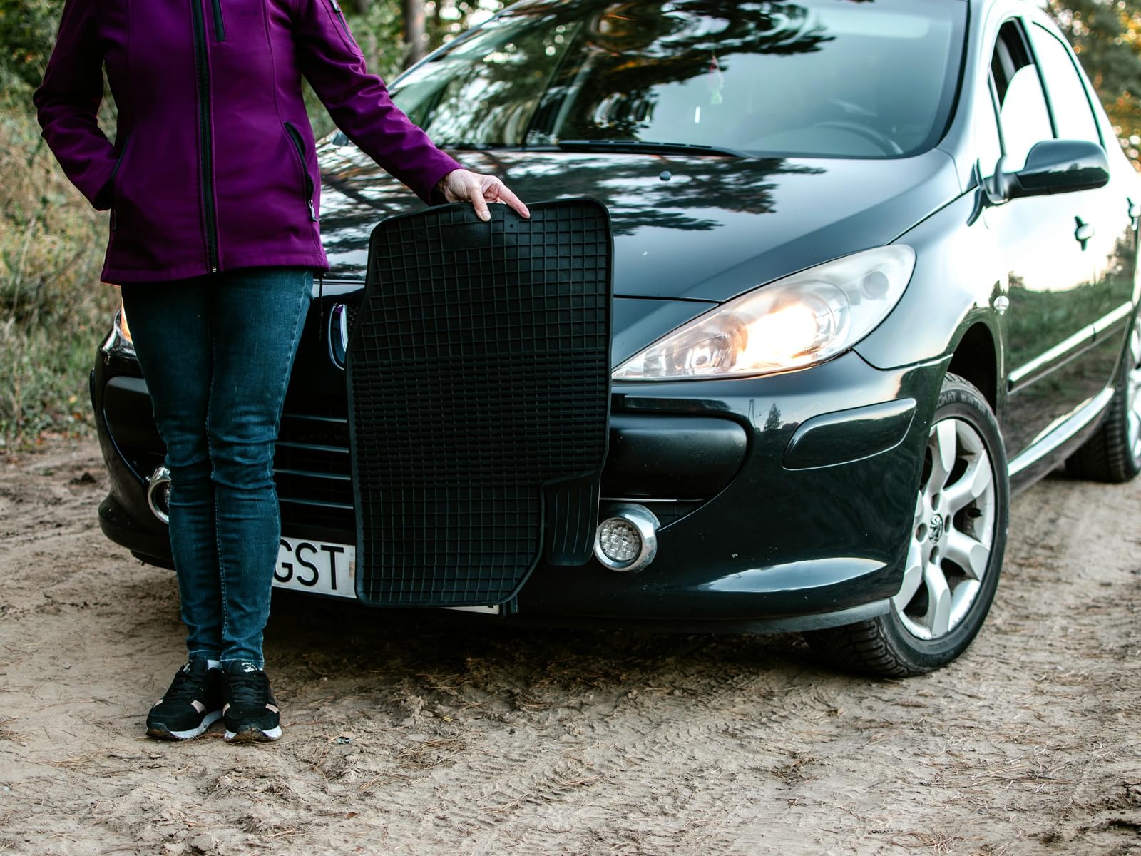 ausgewählte Gummimatten mit Kofferraumwanne passend für Audi A2 2000-2005 - Schrägheck; Standard-Kofferraum, 5-teilig, Schwarz