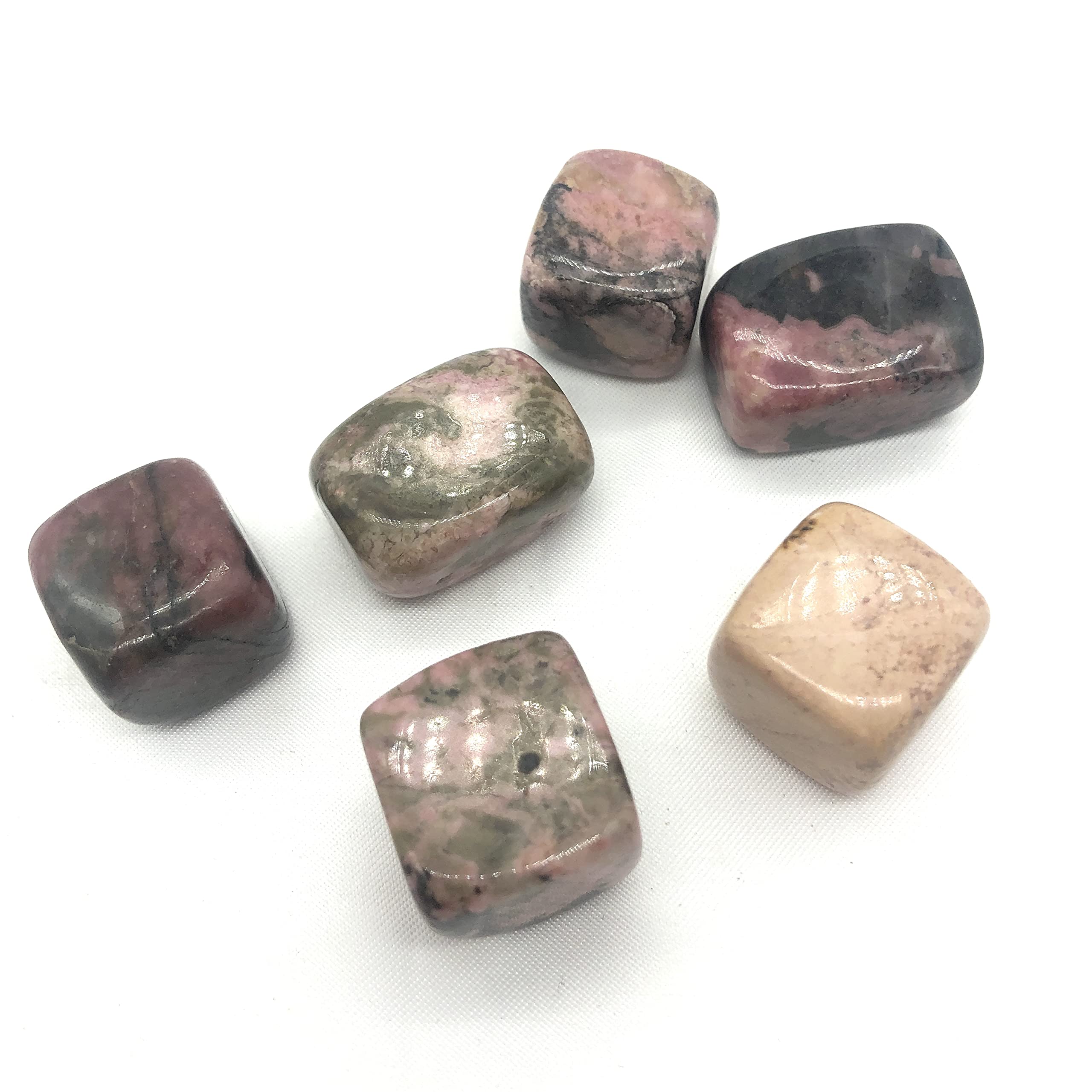 Pierre de rhodonite rose naturelle pour remplacer la décoration artificielle par un éclat minéral