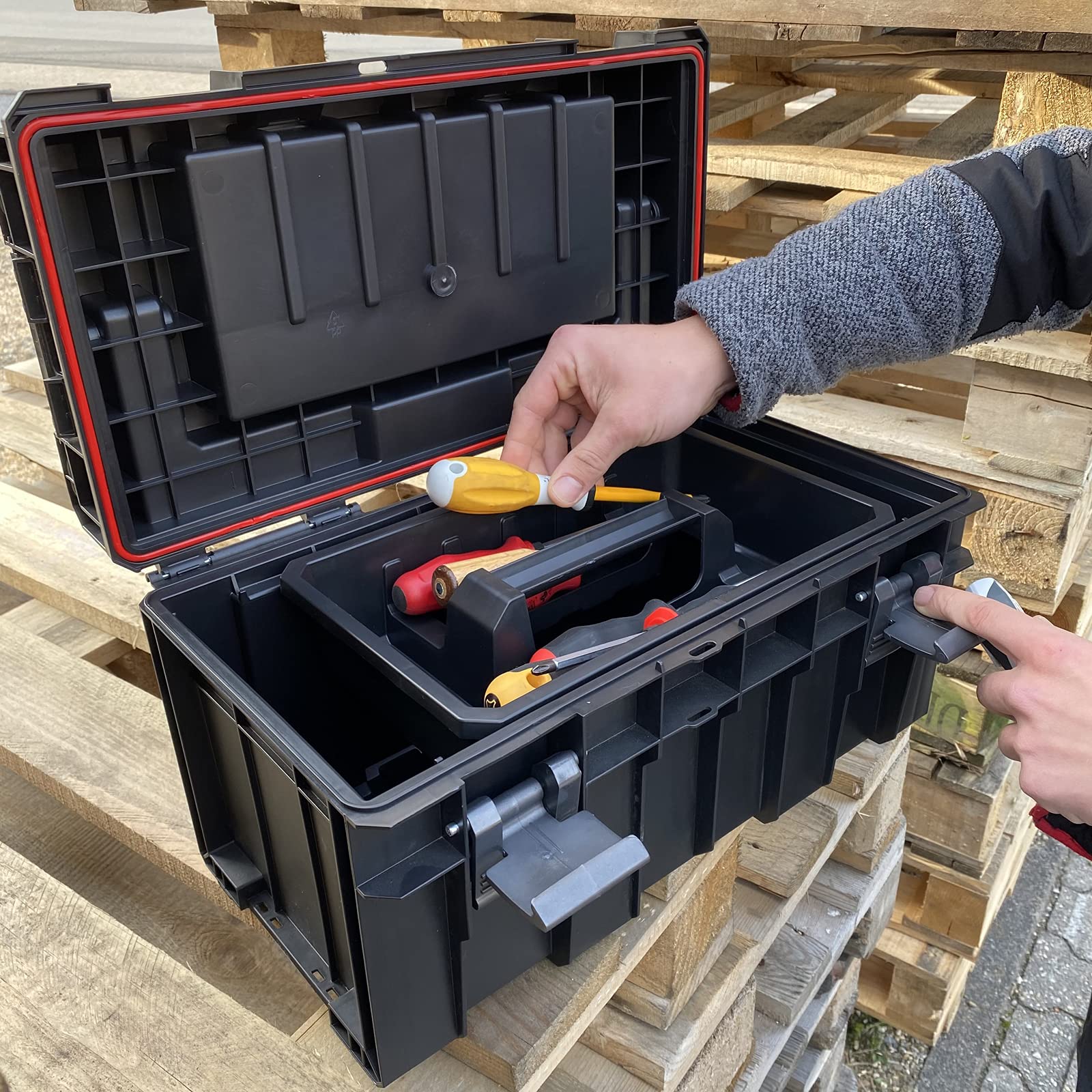 Boîte à outils de chantier vide