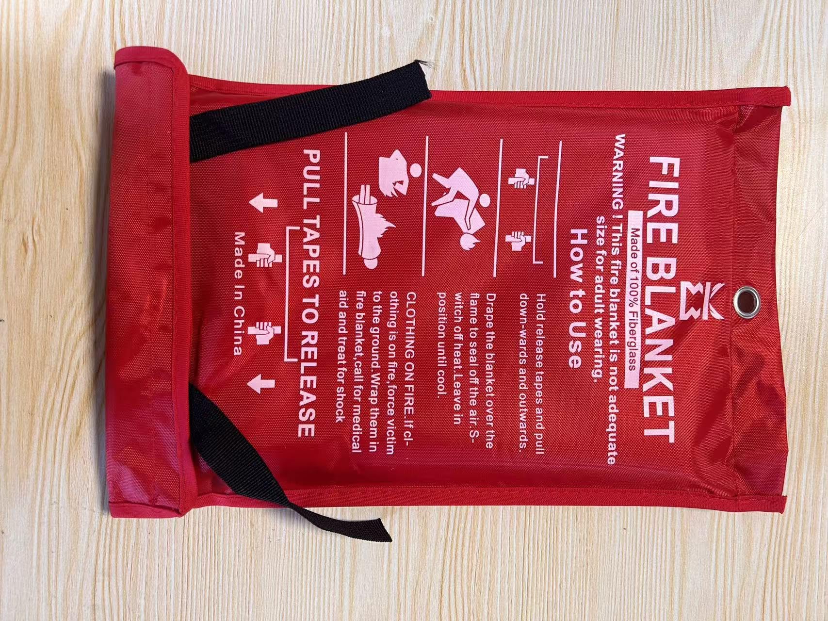 Couvertures Anti-feu Ignifuge pour Maison Cuisine - Couverture d'incendie de Couverture de Secours de Fibre de Verre idéal pour la Fourneau Garage Bureau Camping Caravane Gril 1M x1M (4 Fire Blankets)