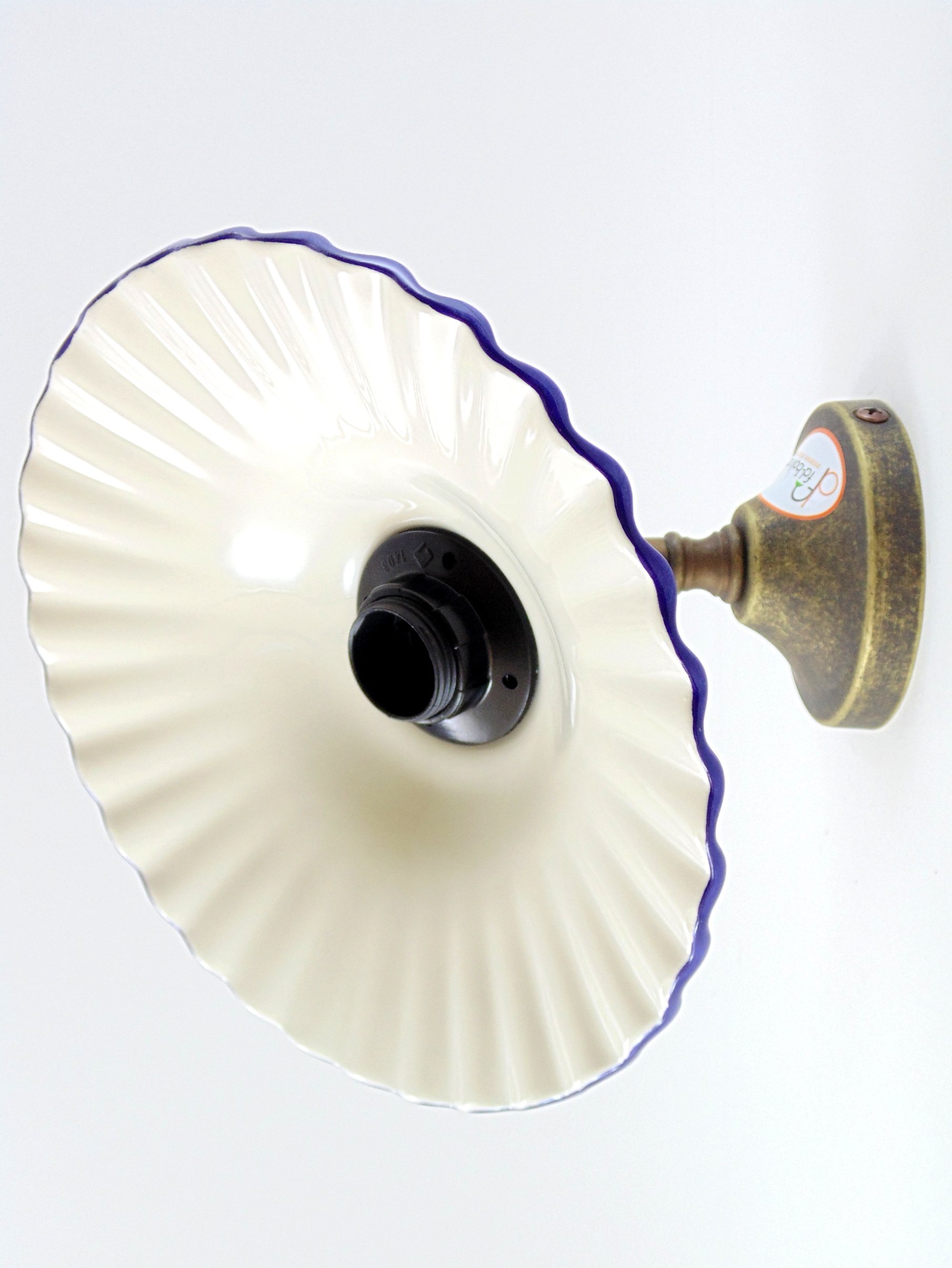 Applique lampada da parete in ottone satinato e paralume in ceramica plissettato rustico retrò – cm.21 - Blu