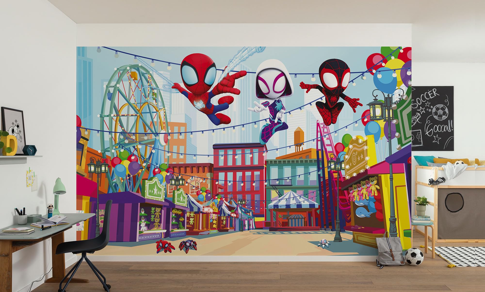 Komar Vlies Fototapete - Marvel Spidey and His Amazing Friends Theme Park - Größe 400 x 250 cm