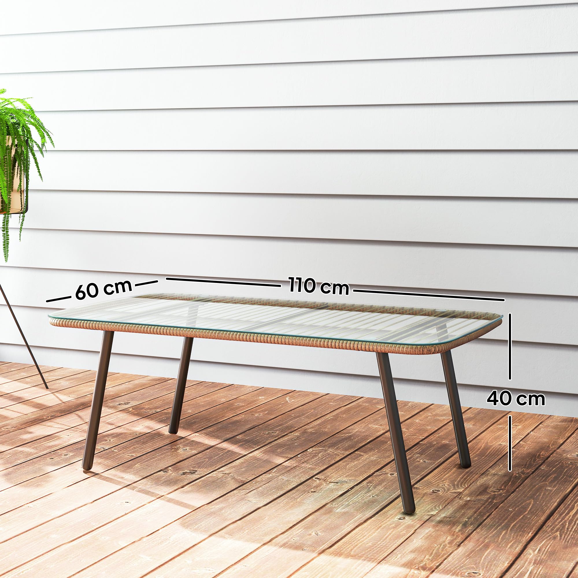 Outsunny Table Basse de Jardin en résine tressée avec Plateau en Verre trempé 5 mm, Table d'appoint pour terrasse, Patio, Balcon, extérieur, Cadre en Acier 110 x 60 x 40 cm, Aspect Bois Naturel