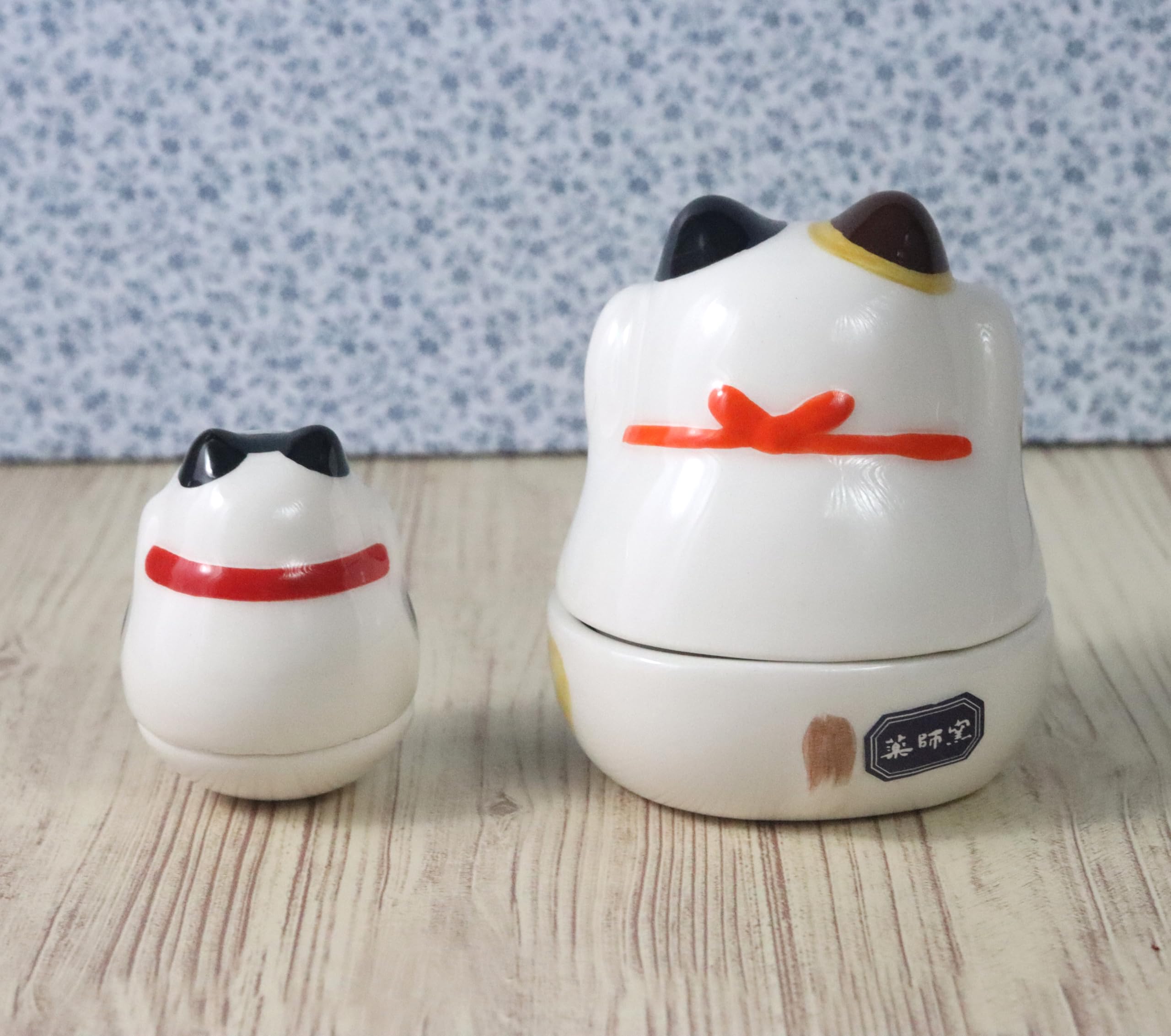 Amazon.co.jp: 薬師窯 招き猫 小物入れ みけ(おきあがり 黒 招き猫入り
