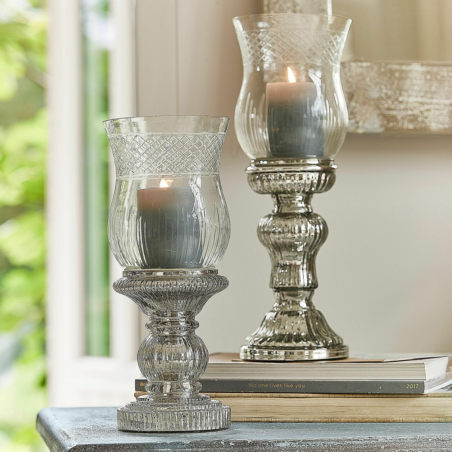 Loberon Kerzenständer Set Luisant - Deko Kerzenhalter Silber Für Kerzen & Teelichter - Mundgeblasen Aus Glas - 2 Stück - 29cm & 35cm, Silber/klar | Vollständig aus Glas gefertigt - Verspiegelter Fuß im Antiksilber-Finish - Reizvoller Schliff - Mundgeblase