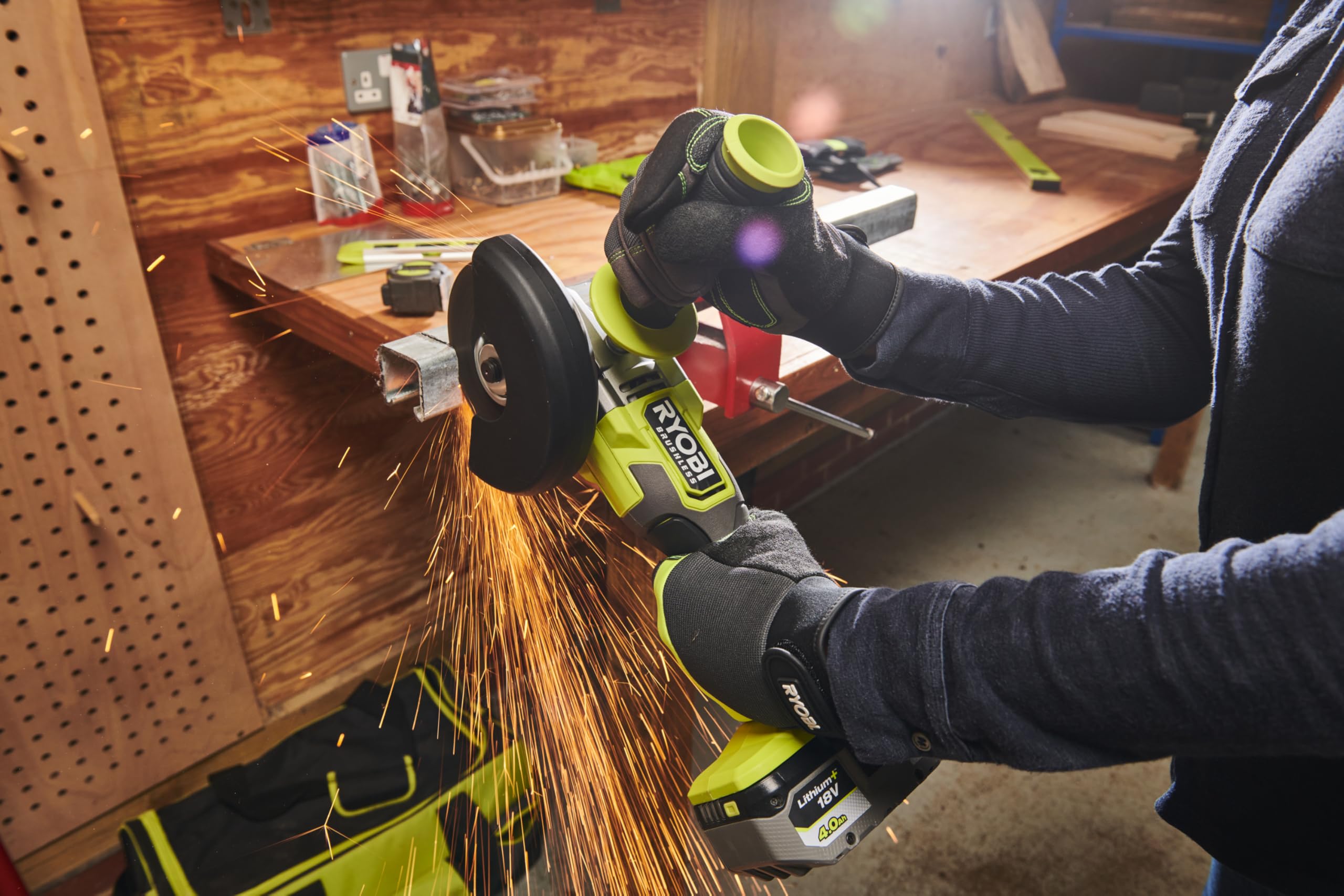 Ryobi Smerigliatrice Angolare Brushless a Batteria 18V ONE+, Disco 125 mm, 9200 giri/min, con Batteria 4.0Ah e Caricatore, Borsa di Trasporto, RAG18BL-1C40S