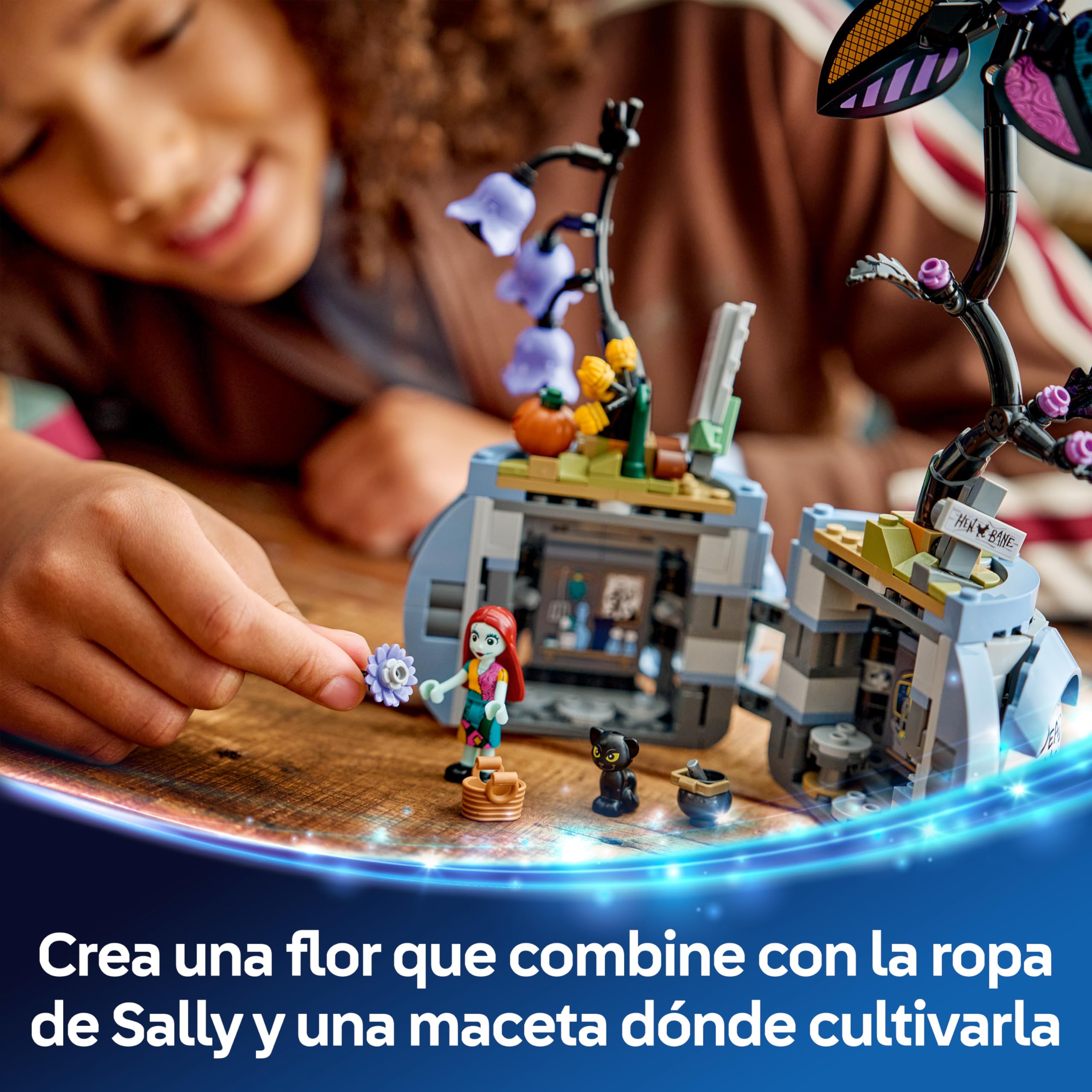 LEGO | Disney Maceta de Sally - Decoración del Dormitorio con 2 Flores Artificiales, Mini Muñeca y Gato Negro de Juguete - Regalo para Niñas de 9+ Años y Fans de Pesadilla Antes de Navidad - 43288