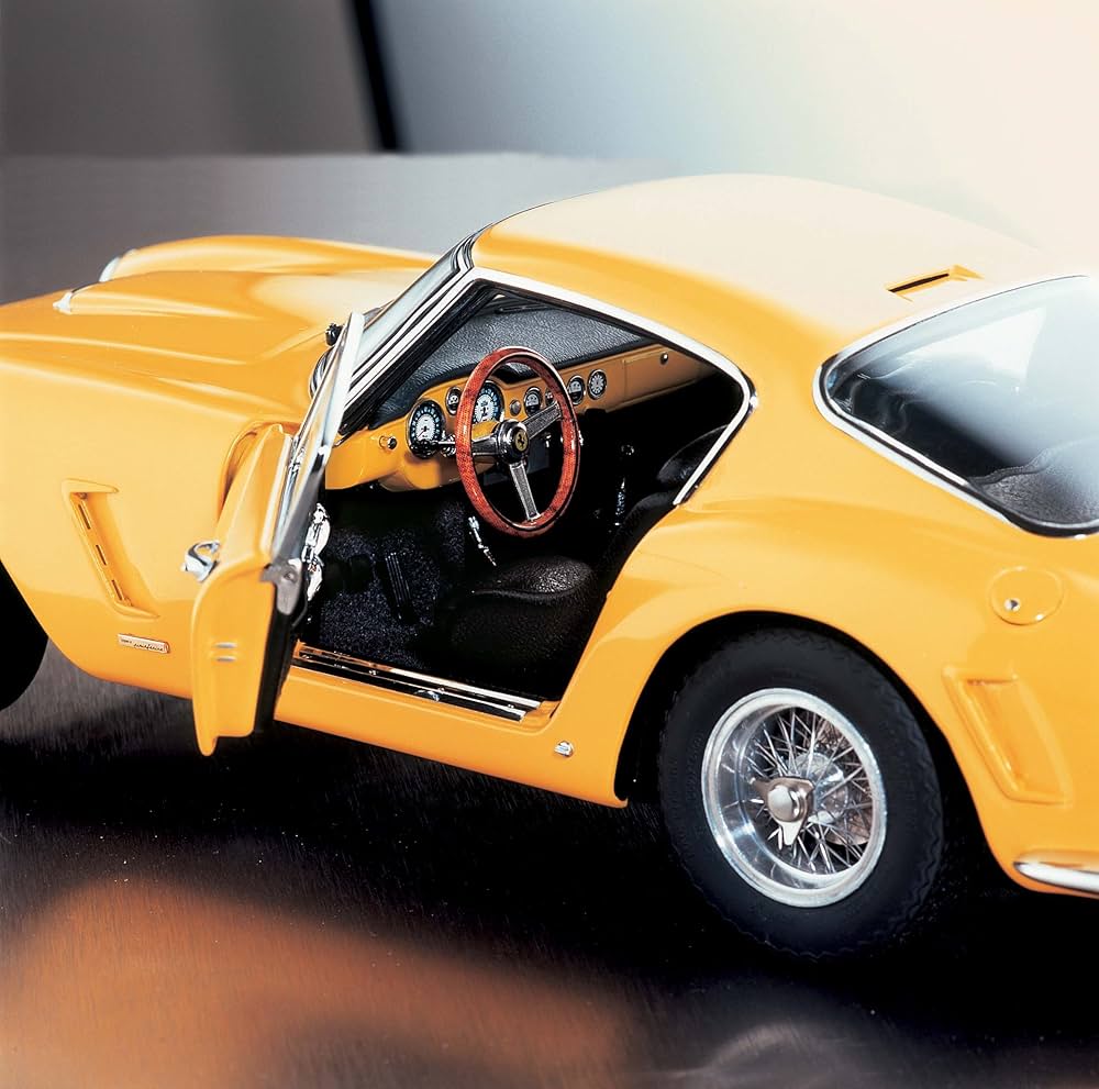 Buy CMC Ferrari 250 GT Berlinetta Passo Corto SWB, 1961