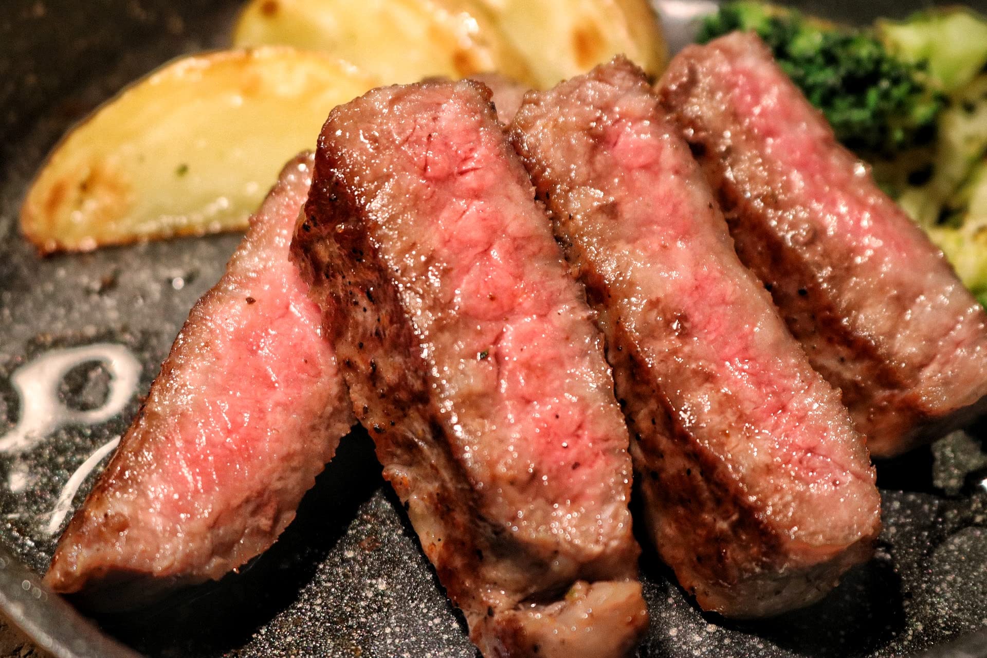 仙台牛 希少部位トモサンカク低温ステーキ 和牛 焼肉 ステーキ 冷凍商品 贈り物 ギフト 旨い物ランキング ヒサレコマフ