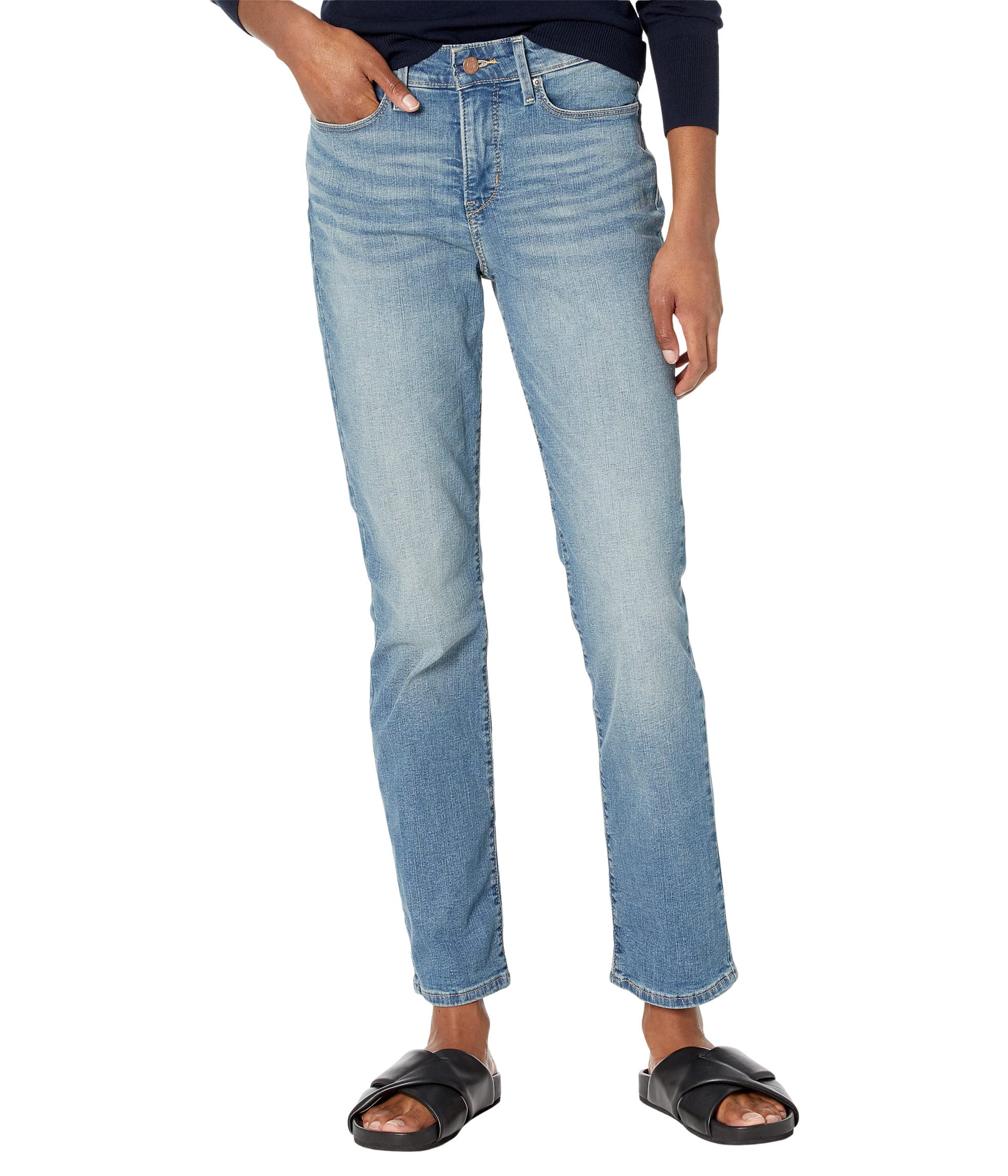 

                                                    Levi Strauss Signature Gold Women's Curvy Totally 
